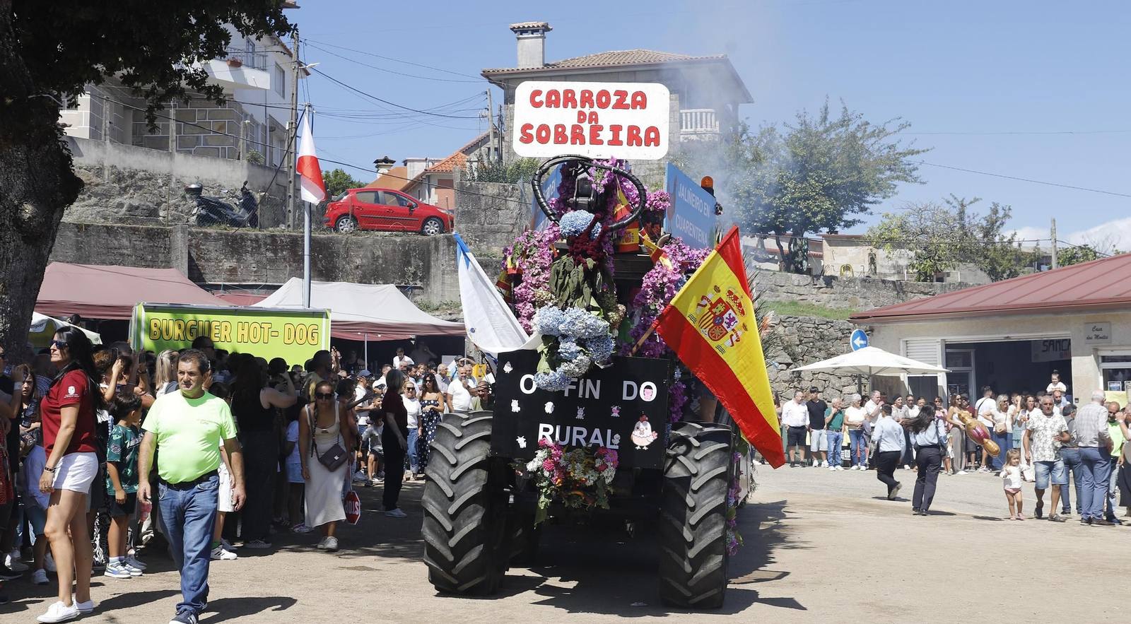 Galería | El desfile de carrozas, protagonista en las fiestas de San Campio de Valadares