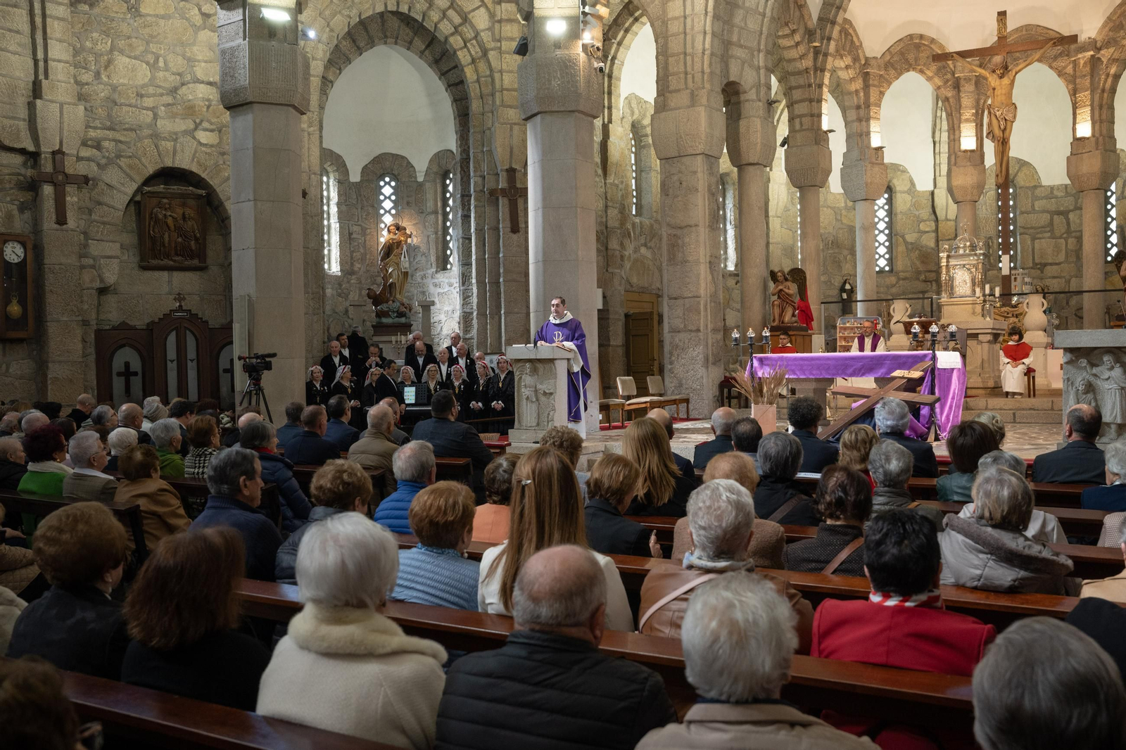 Galería | Pregón de Xosé Ramón Gayoso en la Santa Cruz de Carballiño