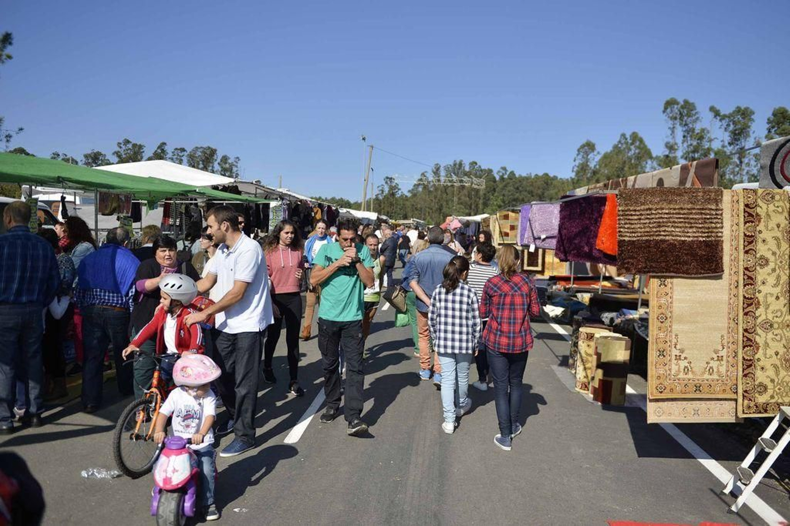 La feria de San Cosme ocupa zona de Vigo y zona de Mos.