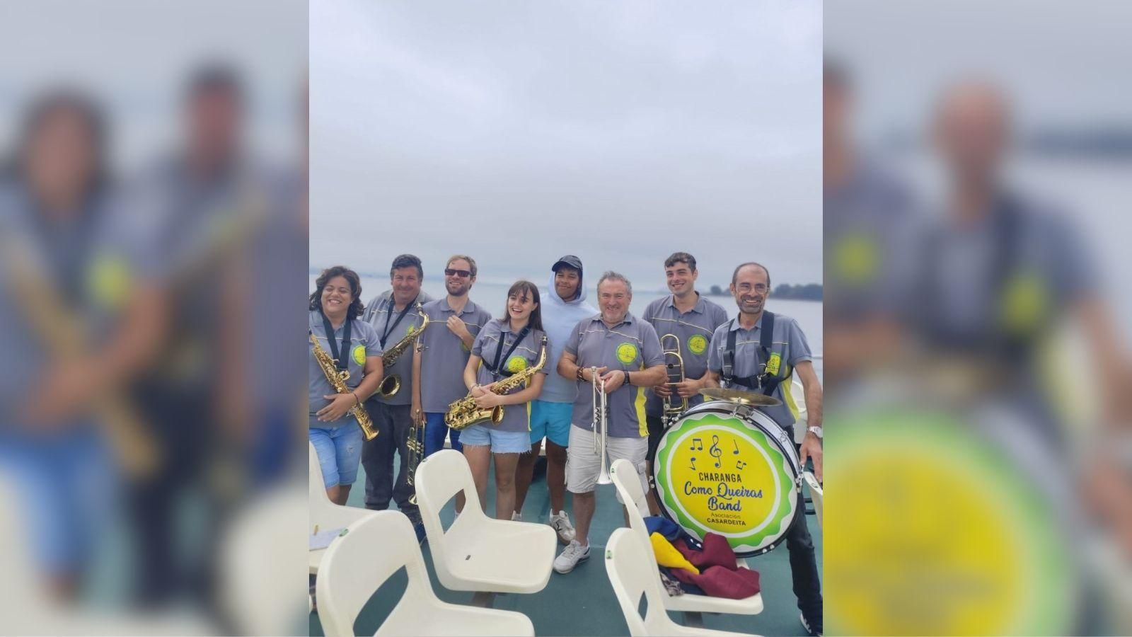 Los ourensanos "Como Queiras Band", encargados de ponerle ritmo a la Ruta del Mejillón