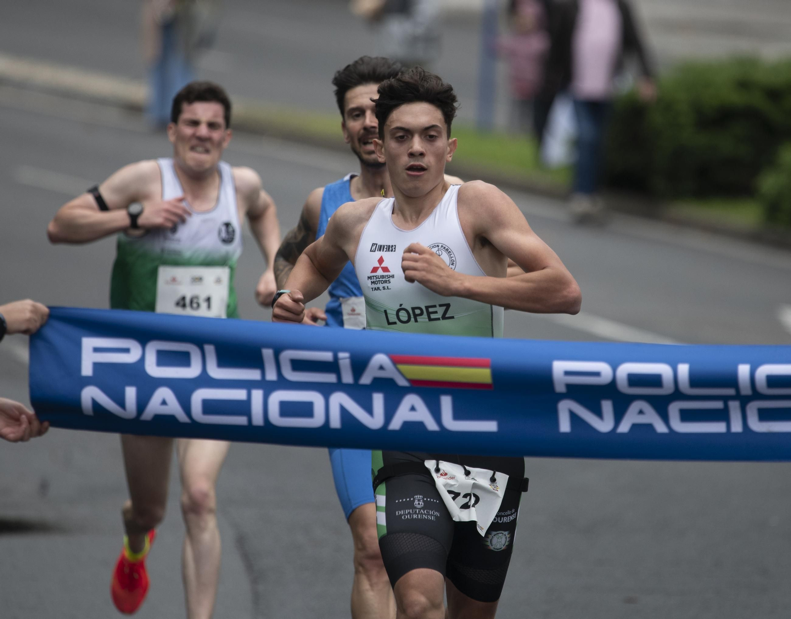 Galería |  Ourense se llena de solidaridad y corredores para la III Carrera Ruta 091 de la Policía Nacional