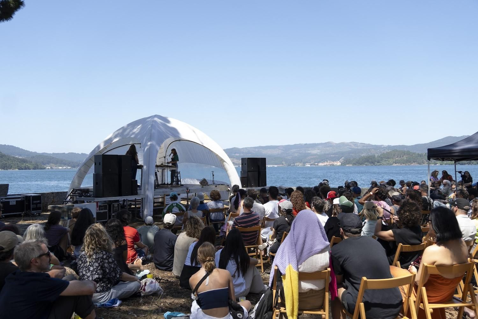 Una de las actuaciones del festival Sinsal en la isla de San Simón.