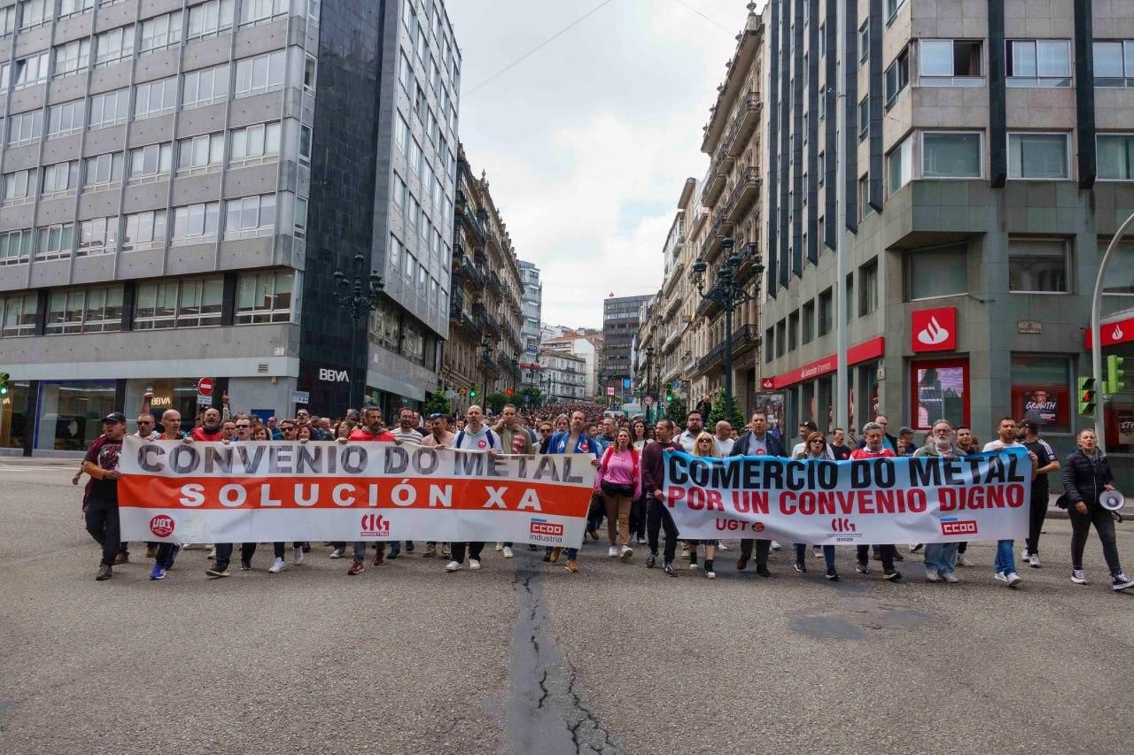 Galería | El metal toma de nuevo las calles de Vigo