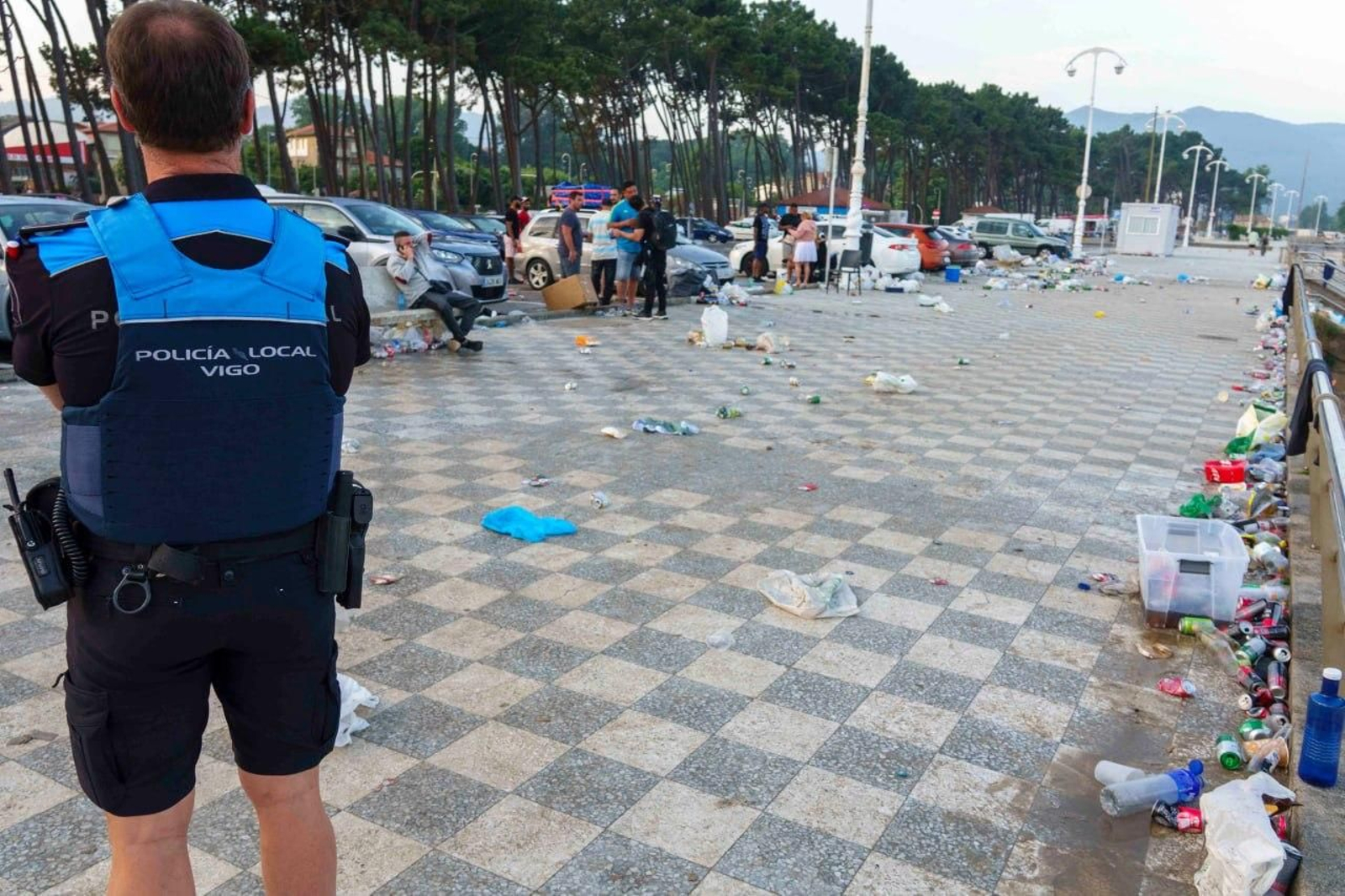 Galería | La resaca de San Xoán 2026 deja toneladas de residuos en Samil y Panxón