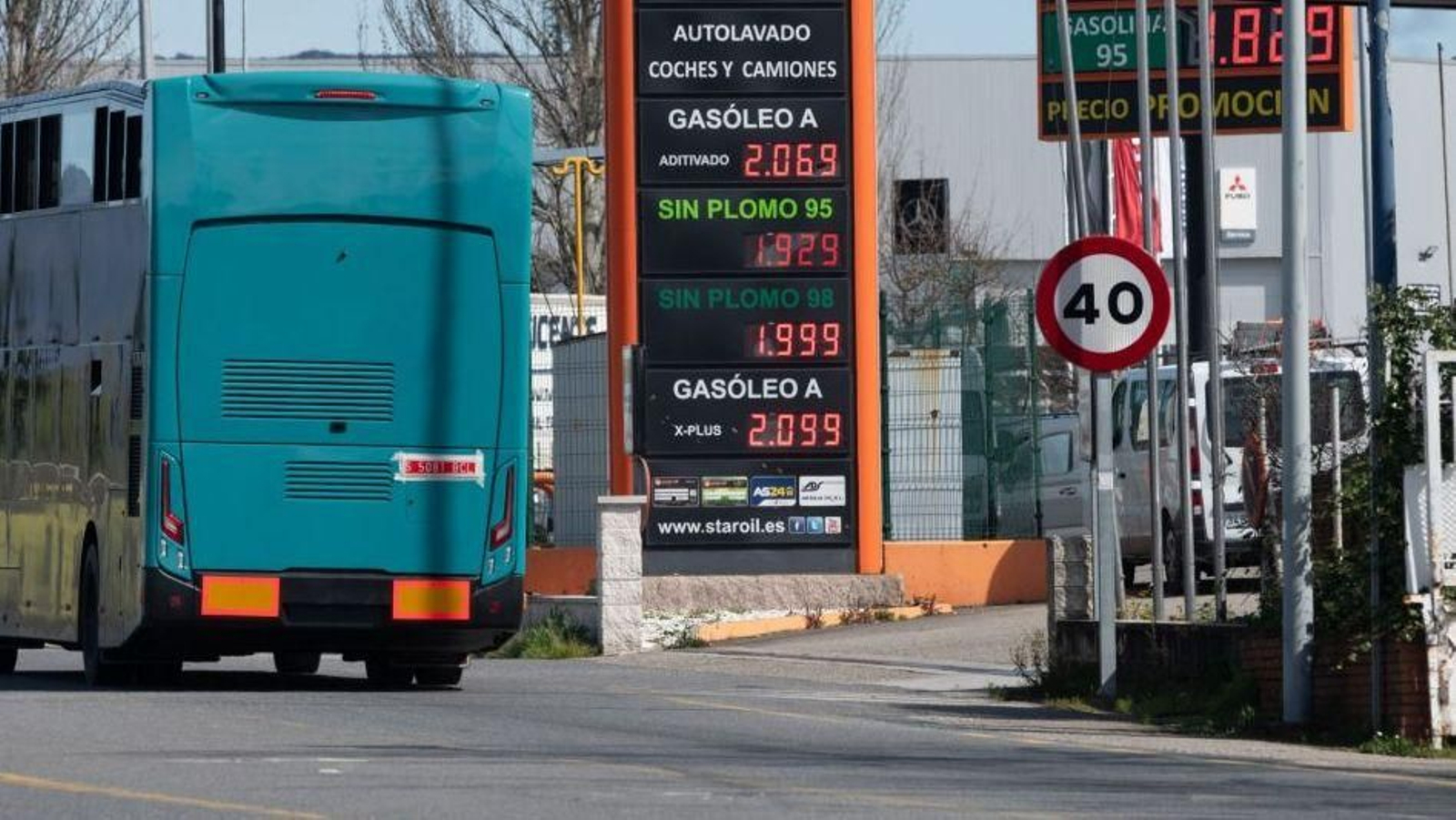 Los dos euros el litro ya aparecen en varias estaciones de servicio de la provincia.