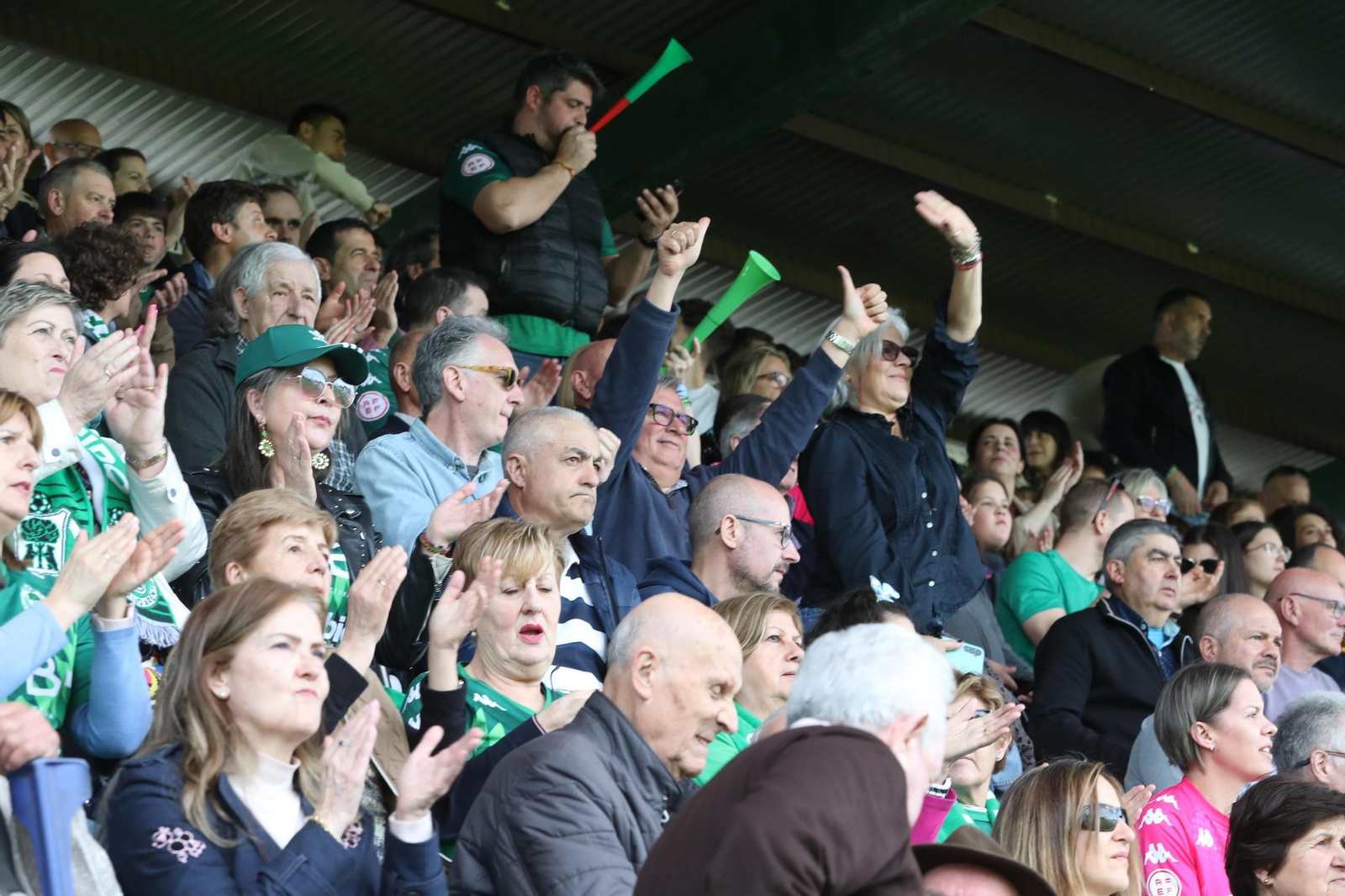 Galería | Empate a uno entre el CD Arenteiro y Ourense CF en el derbi termal