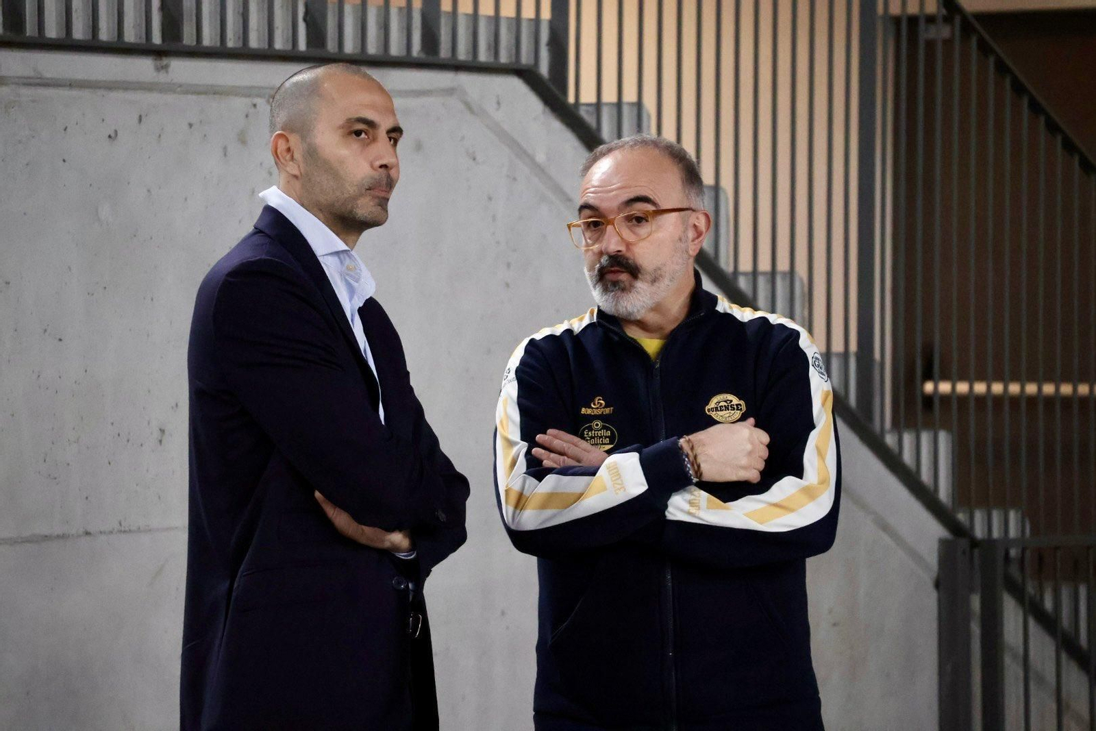Moncho López y Javier Rodríguez, entrenadores el COB y Alimerka Oviedo, conversan antes del partido.