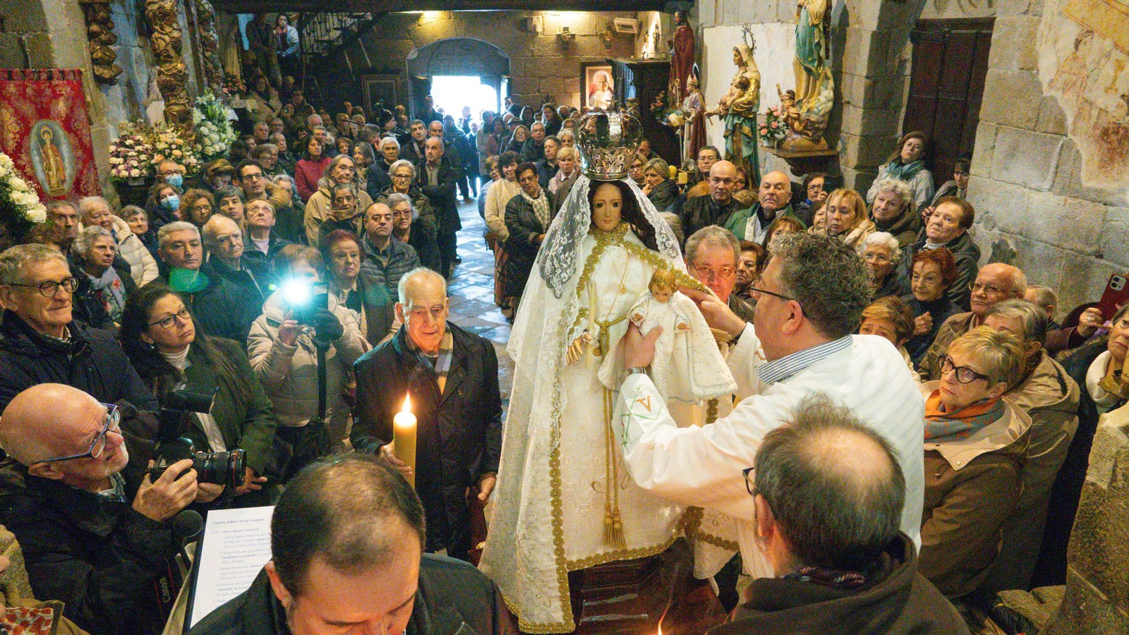 Galería | Vigo celebra As Candelas pese a la lluvia