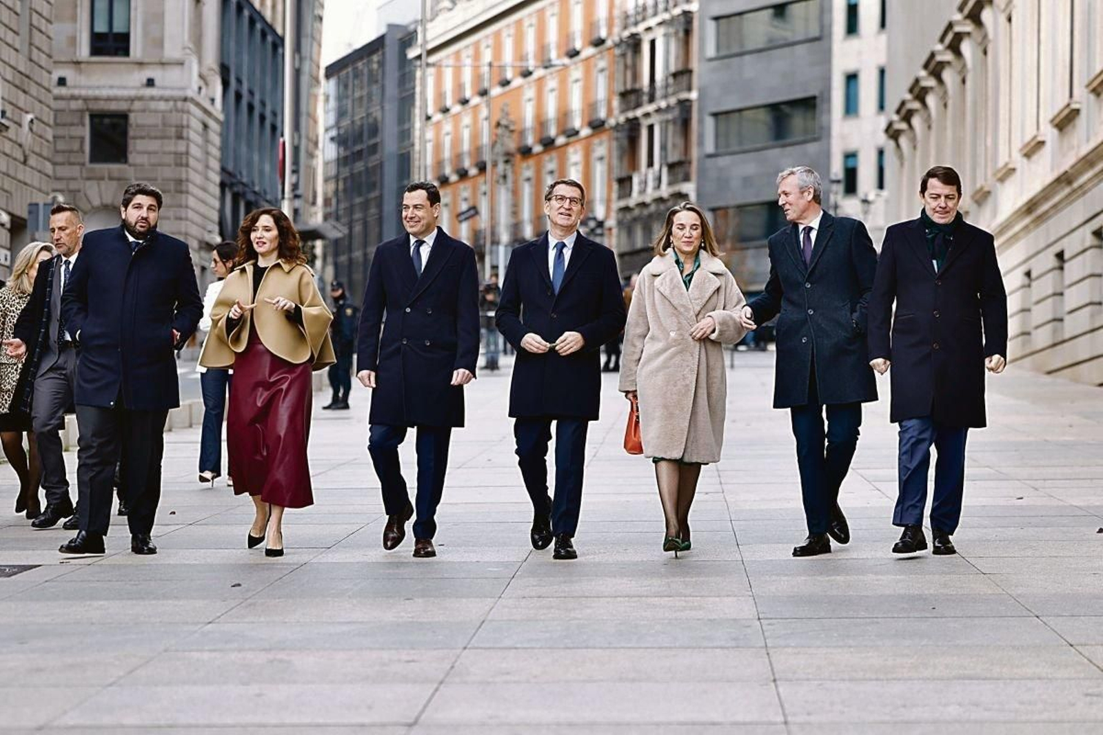 López Miras, Díaz Ayuso, Bonilla, Núñez Feijóo, Cuca Gamarra, Alfonso Rueda y Mañueco, ayer en Madrid.