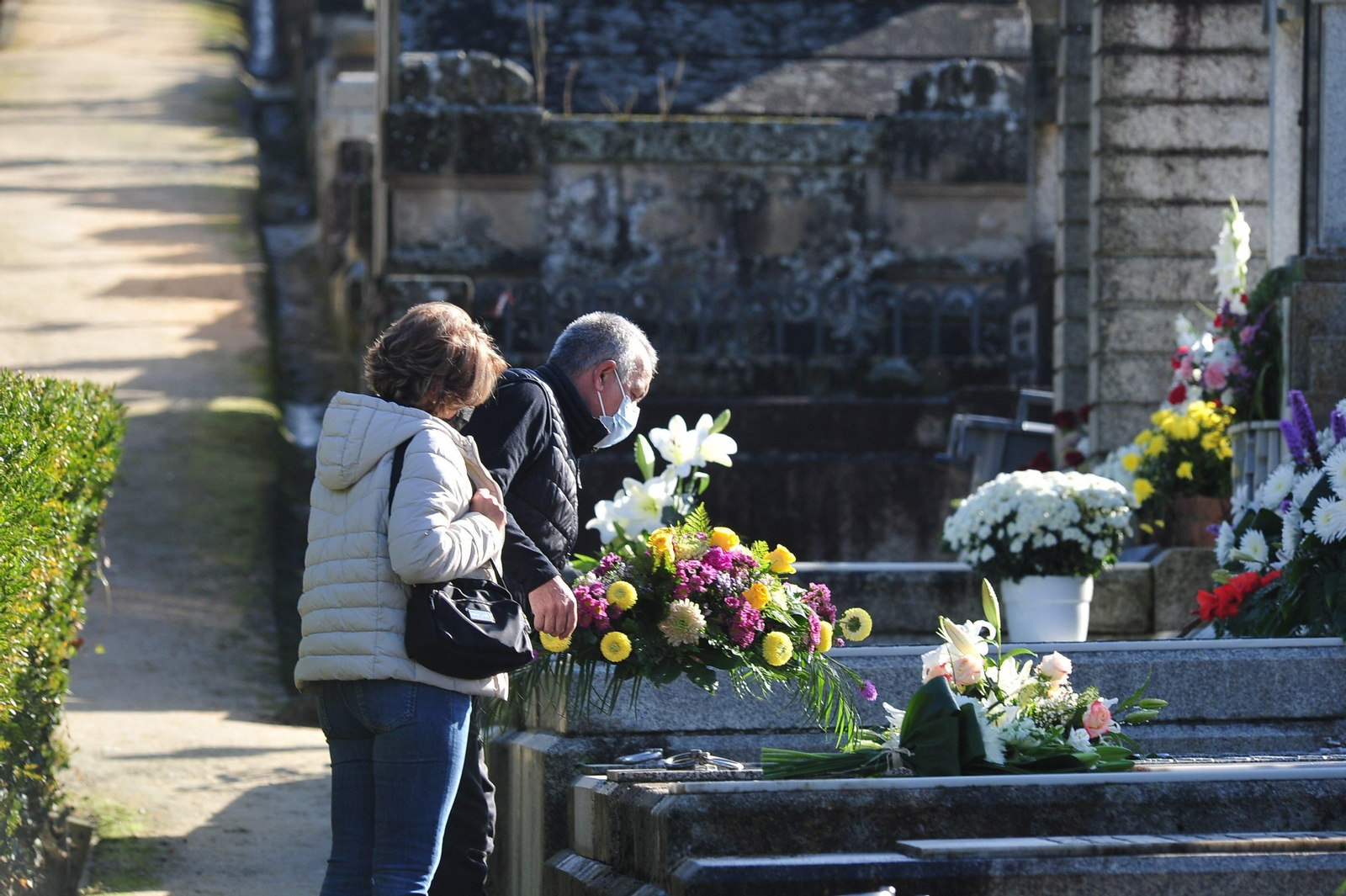 Día de Todos los Santos en el cementerio de San Francisco. José Paz