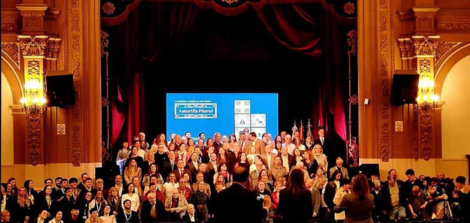 Foto de Familia del V Congreso Mundial de Asturianía