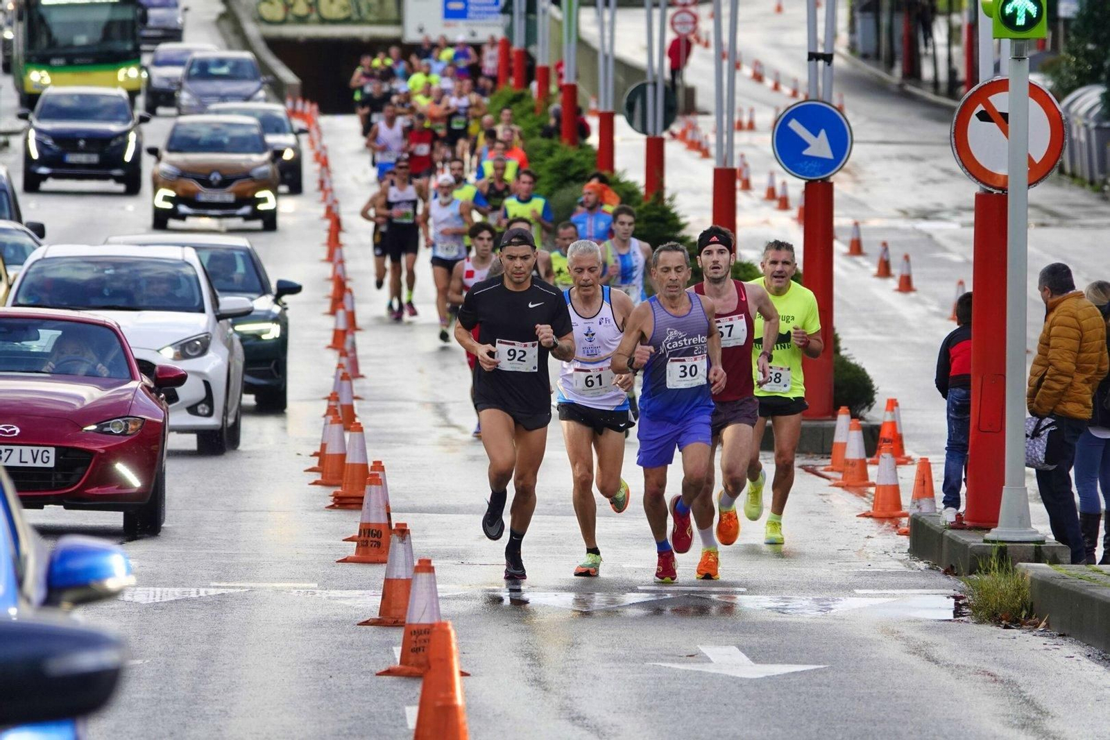 Corredores en la Vigo+11 en Coia.