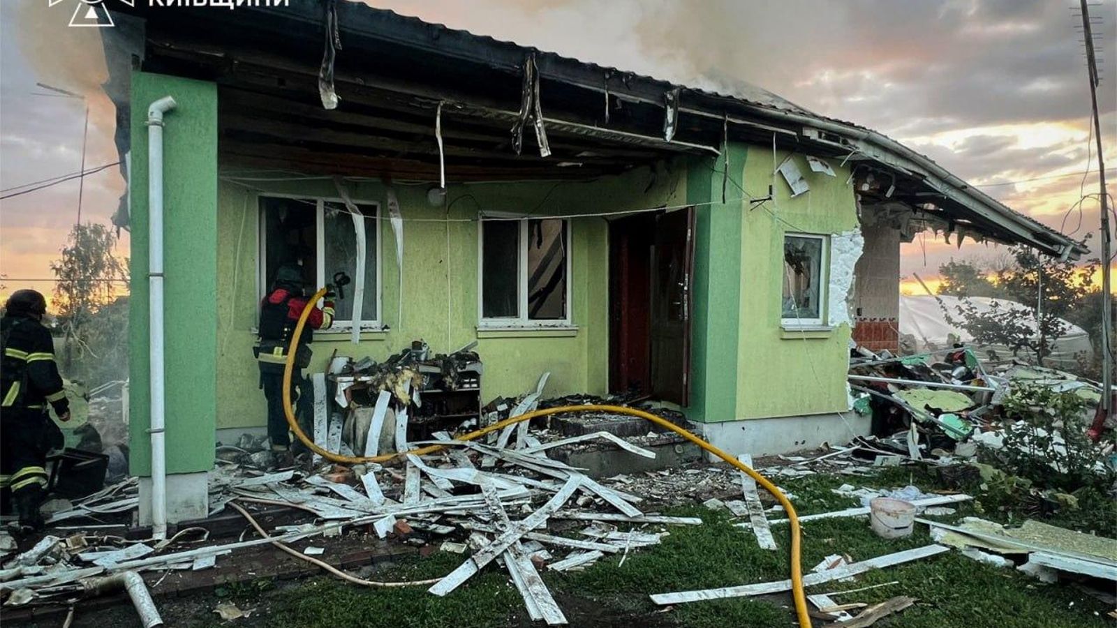 Una vivienda en los alrededores de Kiev, devastada en un ataque de Rusia