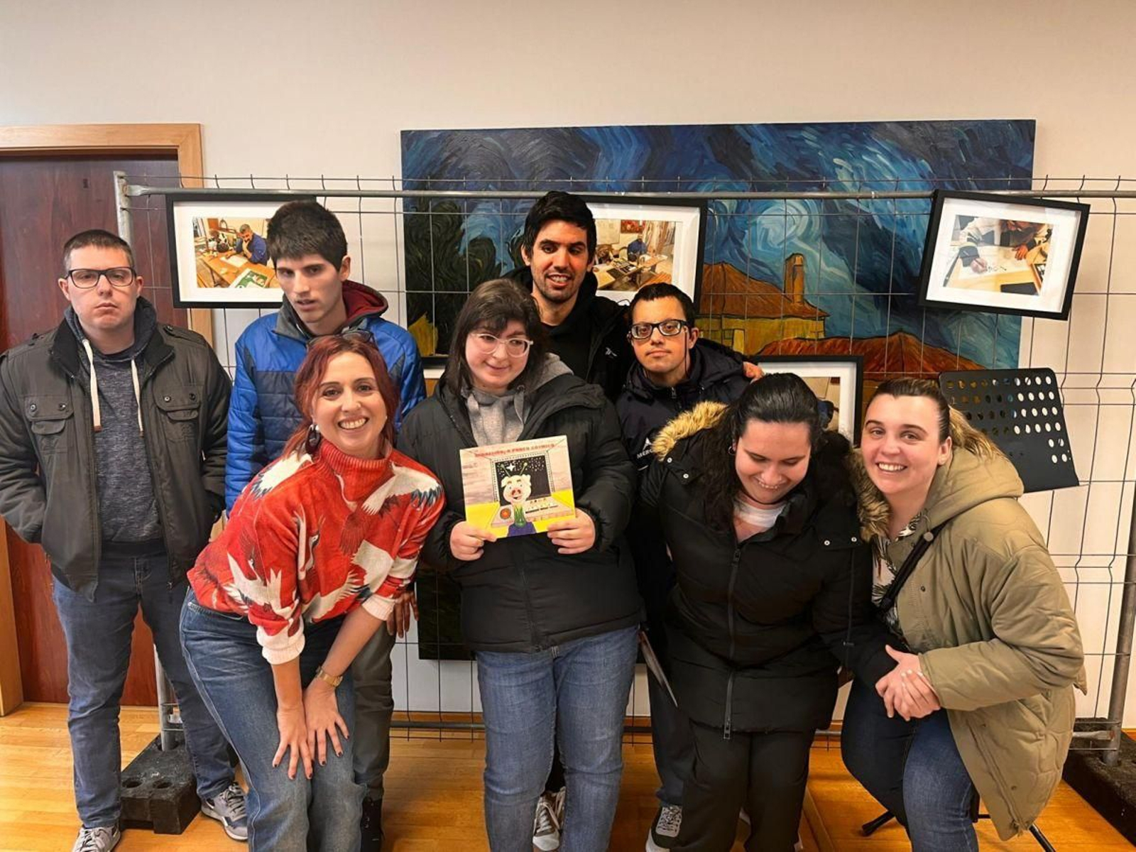 María Sanluis con alumnos de la Asociación Juan XXIII con los que trabaja dentro de su programa de salud.
