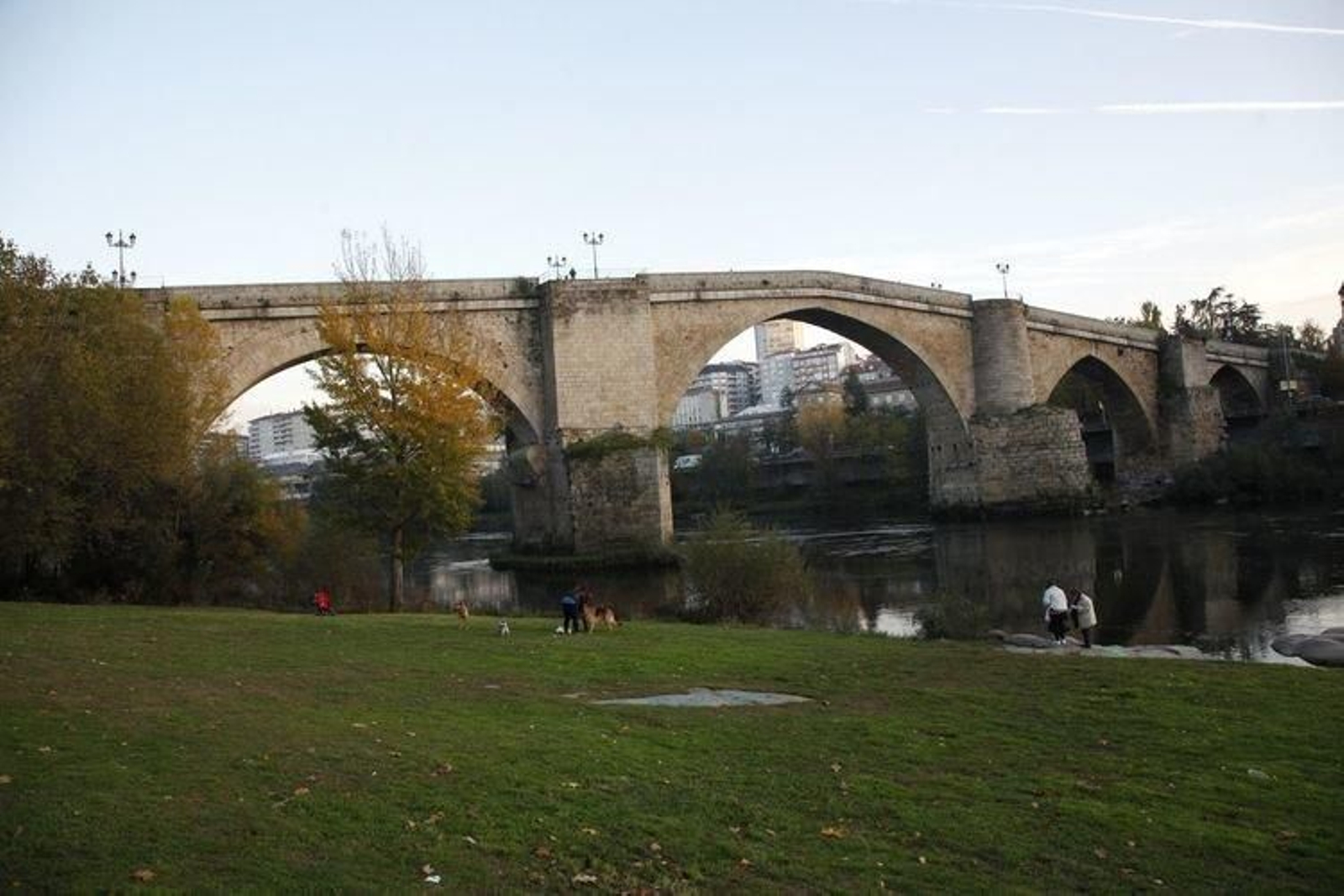 Los hechos ocurrieron en el parque junto al Puente Romano.