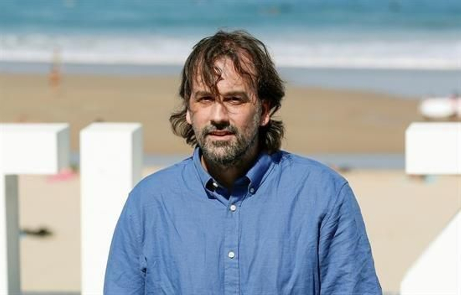 El director Isaki Lacuesta durante la presentación de su película "Entre dos aguas".