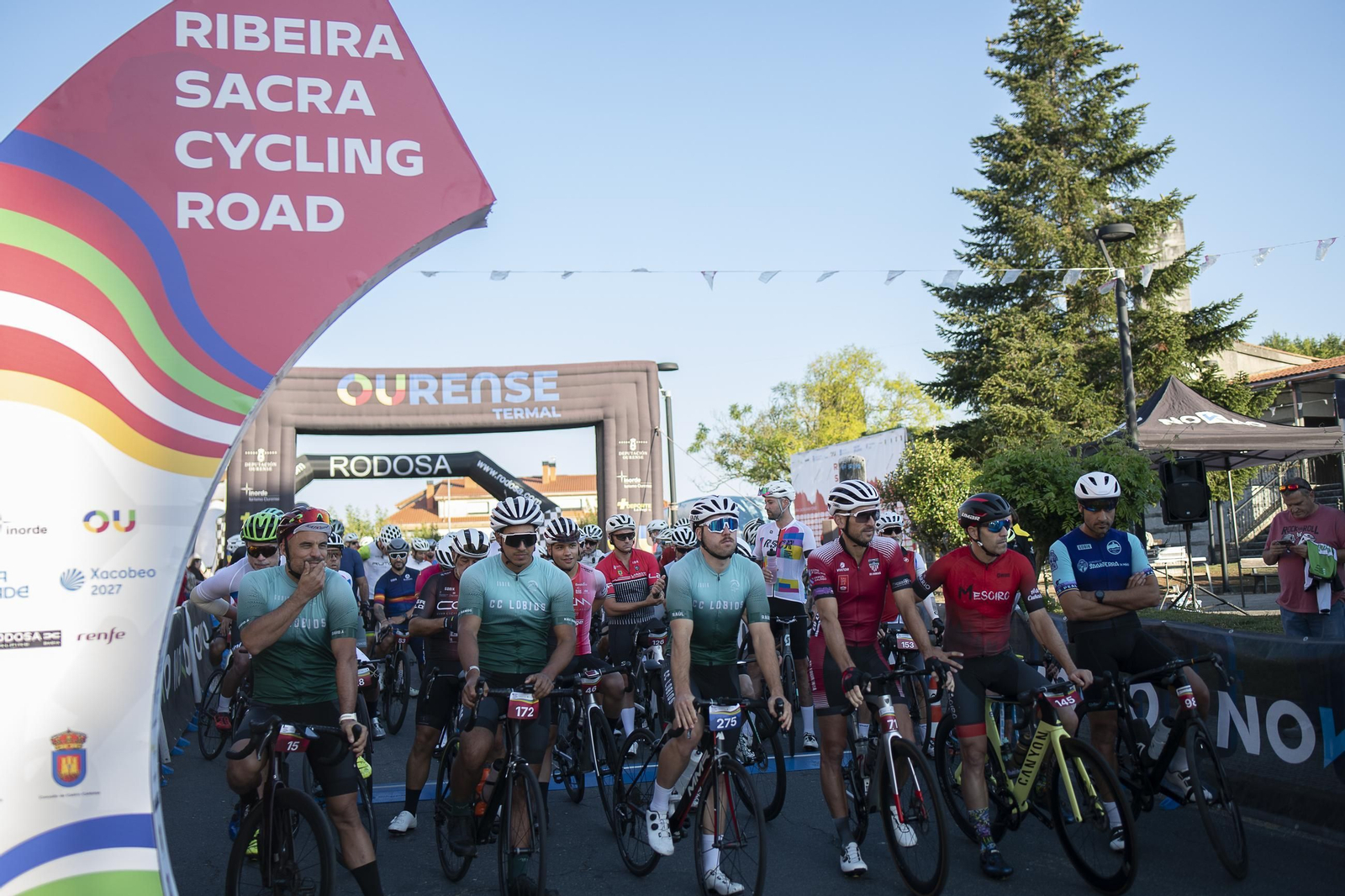 Pasión sobre dos ruedas desde Luíntra en la Ribeira Cycling Road