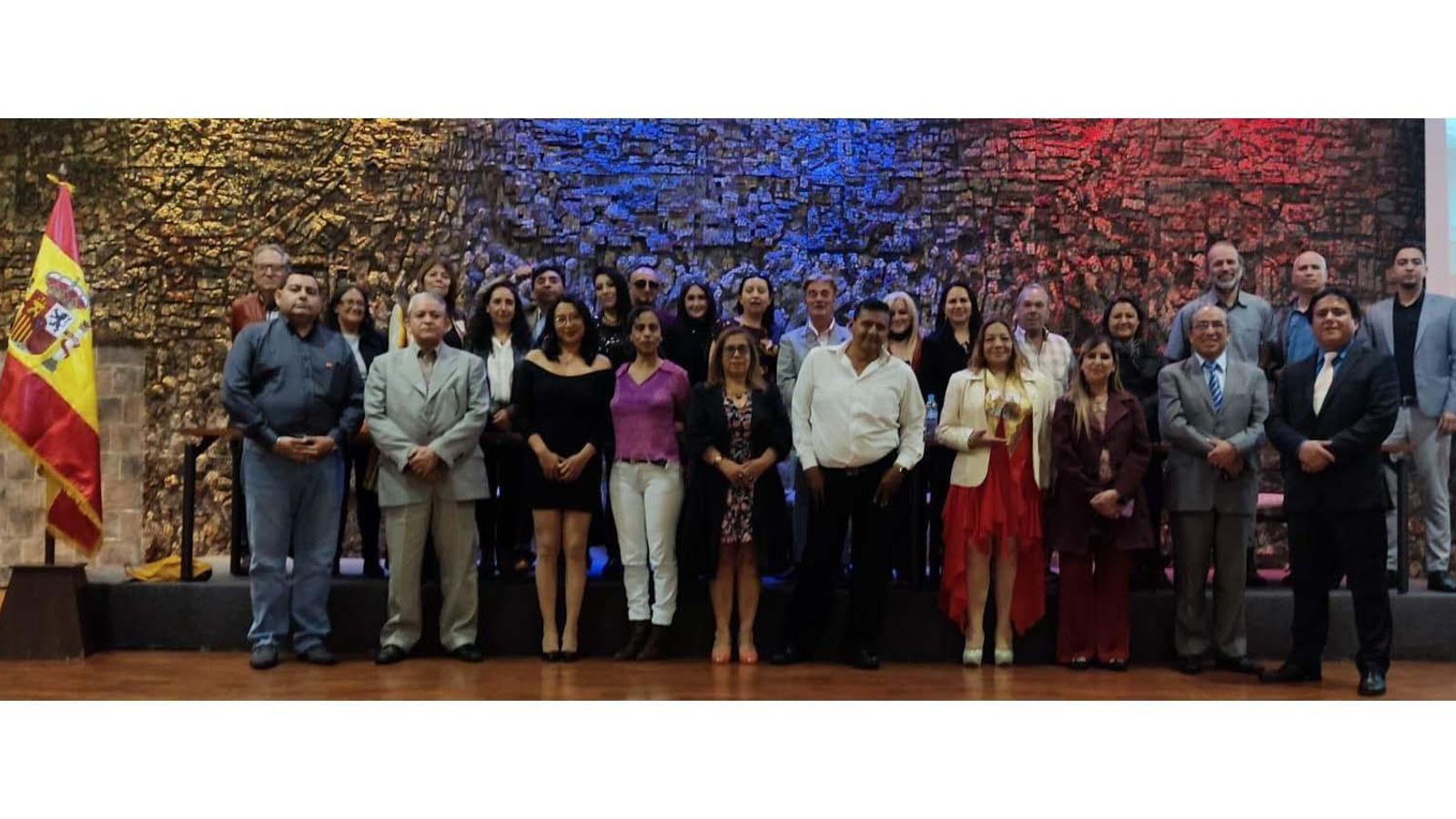 Grupo de representantes de organizaciones sociales durante el evento realizado por CRE