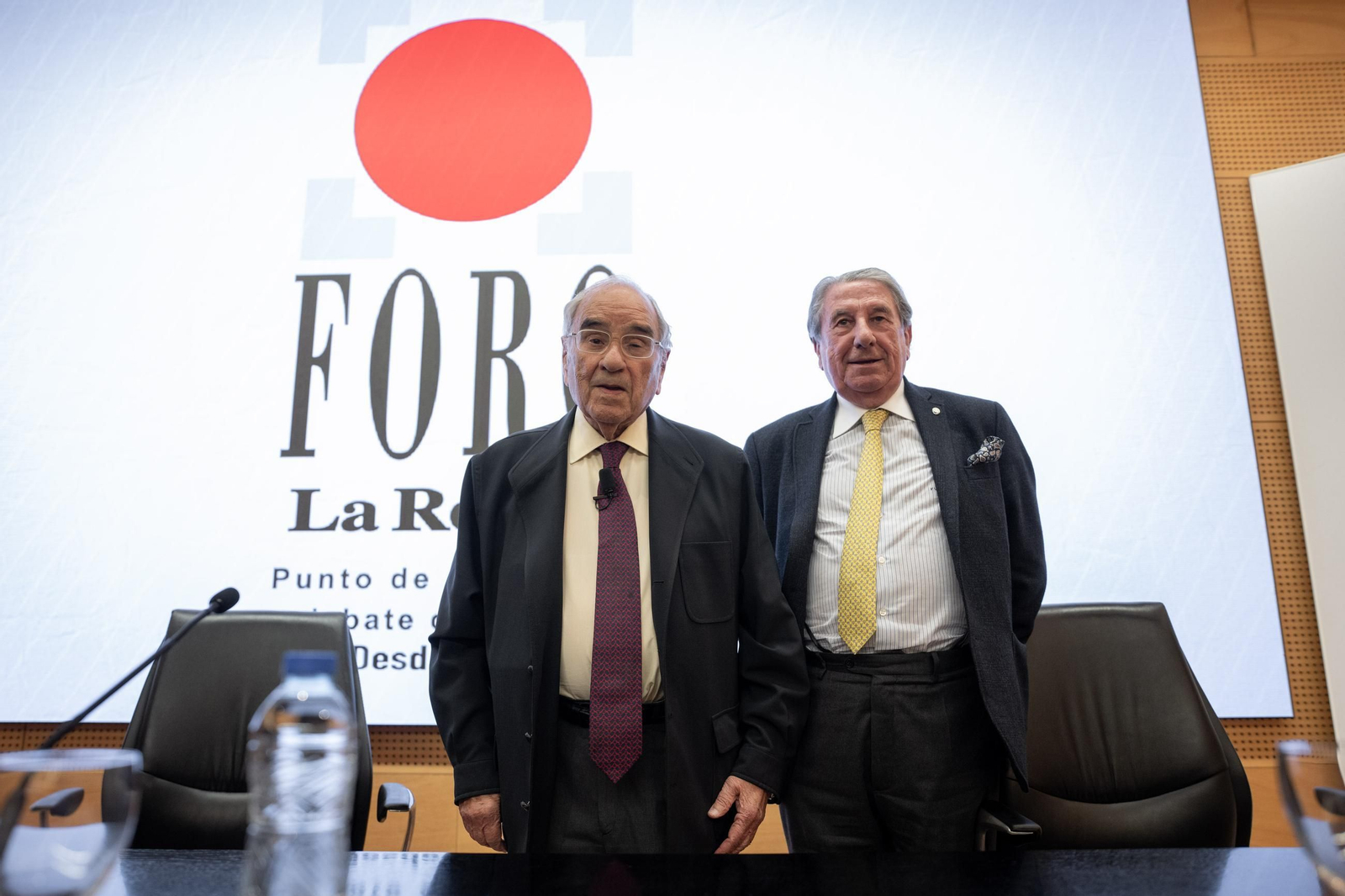 Galería | Foro La Región con Rodolfo Martín Villa, ex ministro durante la Transición, en imágenes