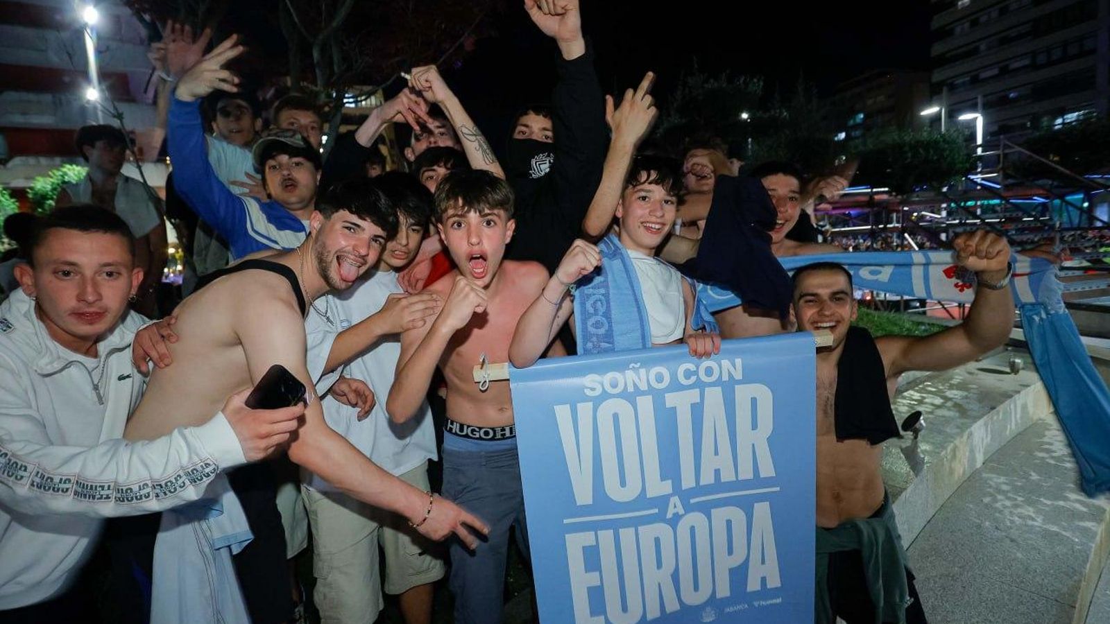 Galería | La afición celeste celebra el billete a Europa del Celta