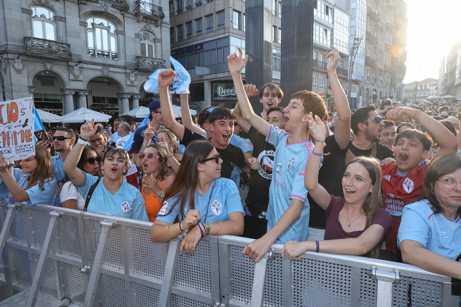 Galería | El Celta Fortuna celebra en Porta do Sol el ascenso a Segunda