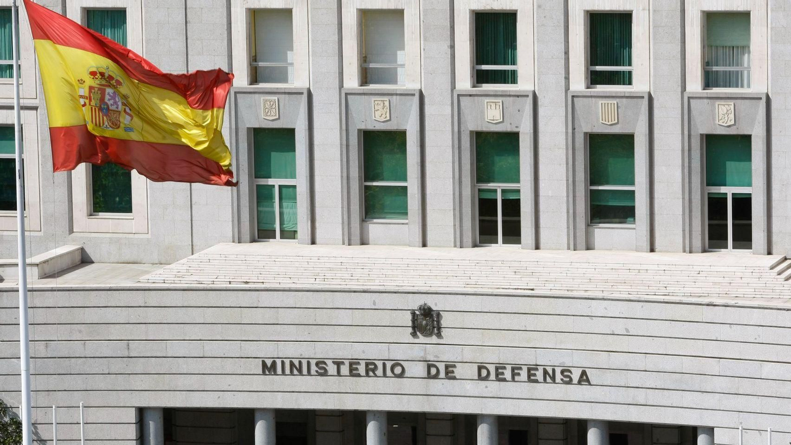 Fachada del Ministerio de Defensa, el que más plazas ofrece