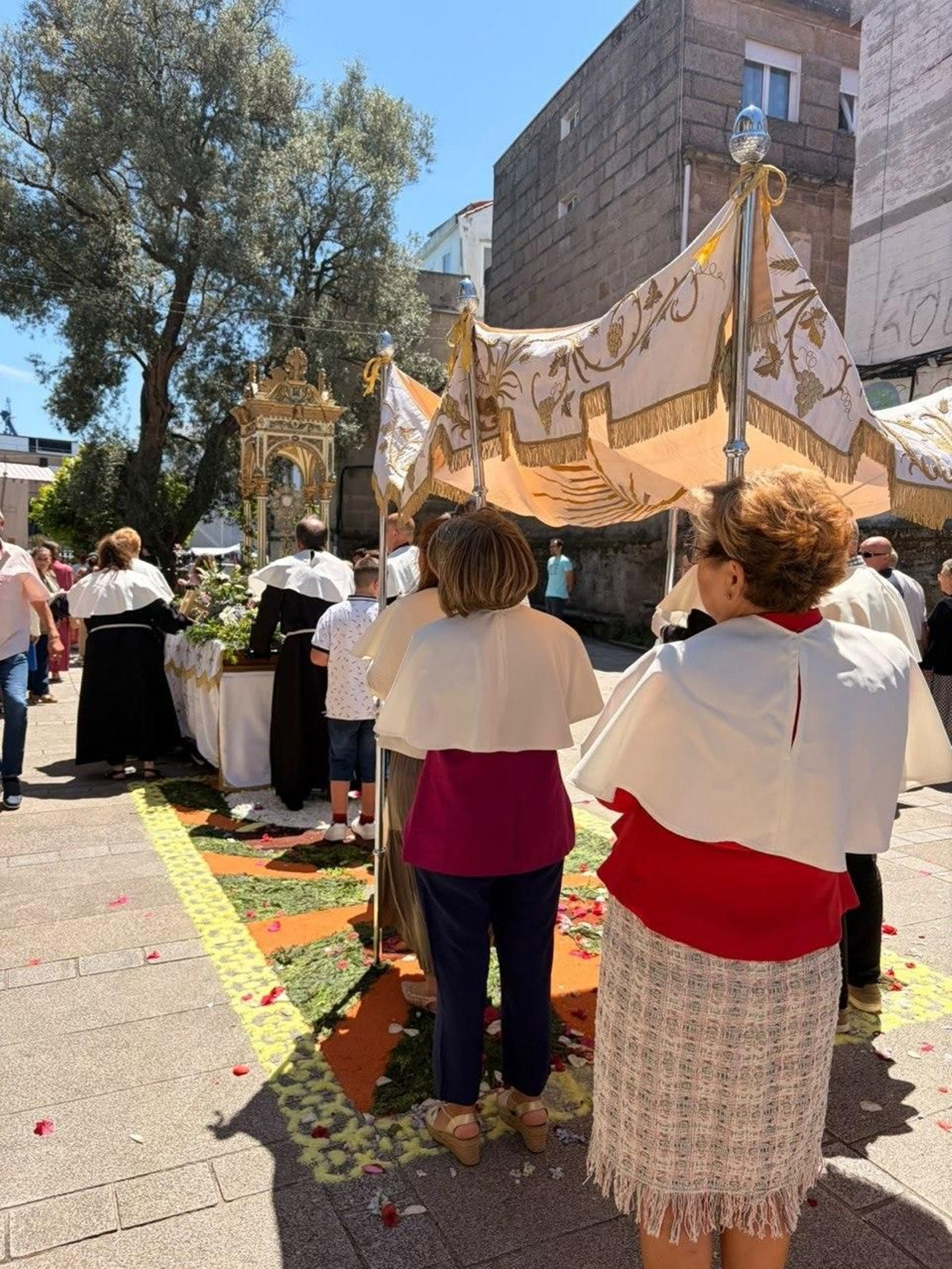 Alfombras florales y procesión del Corpus en Bouzas.