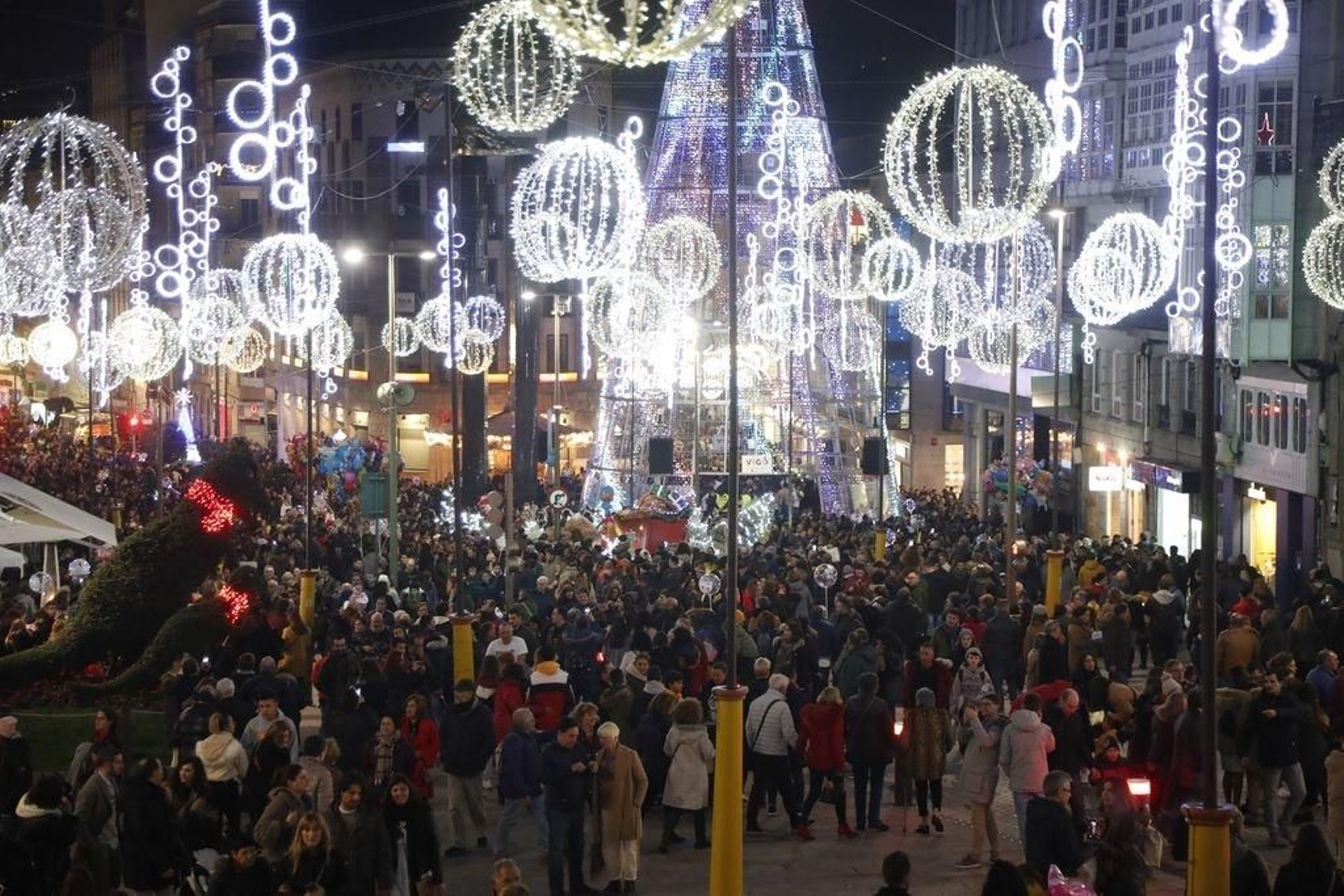 Los turistas invaden Vigo en el Puente273