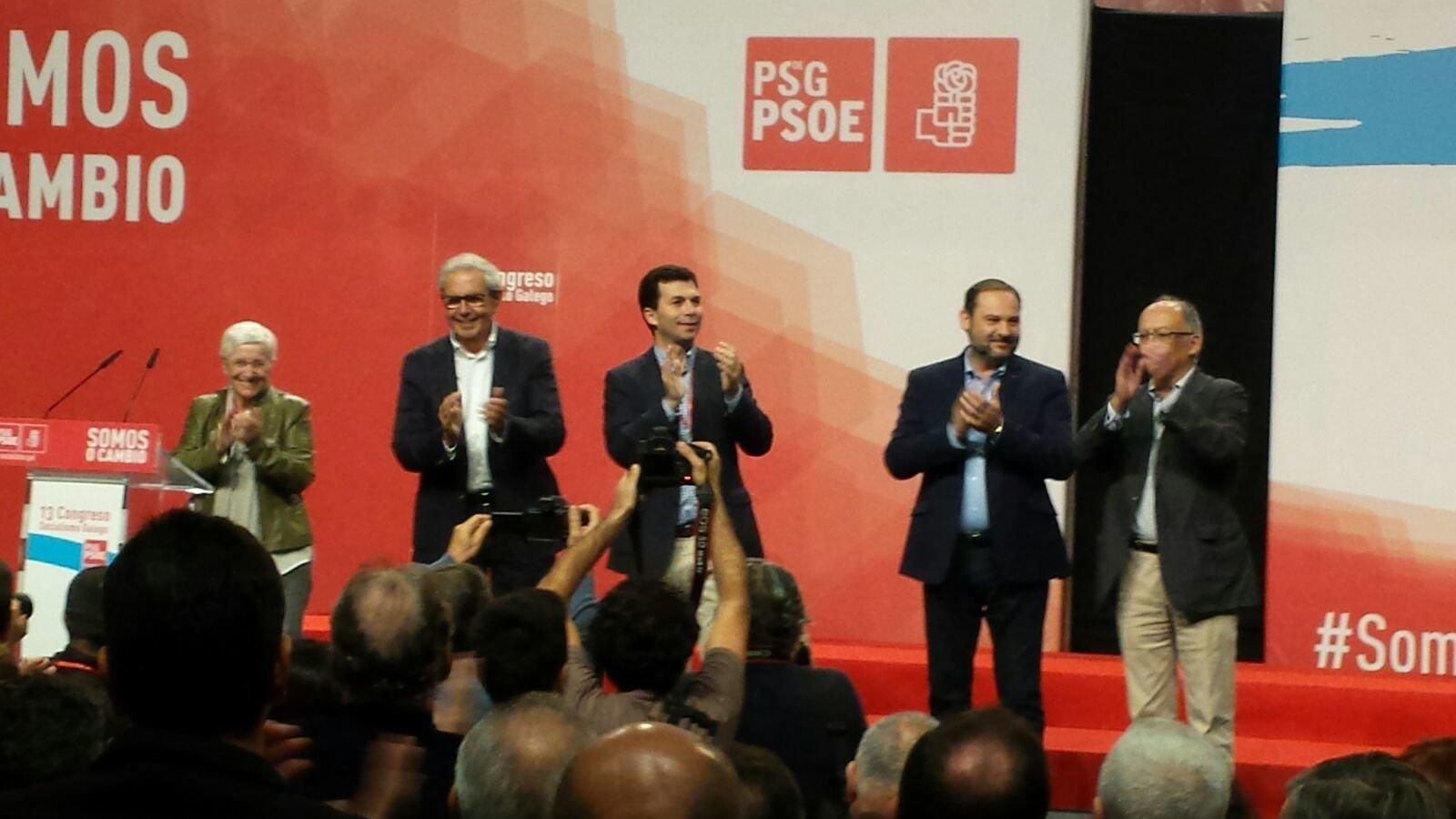 Gonzalo Caballero en el centro de la imagen.