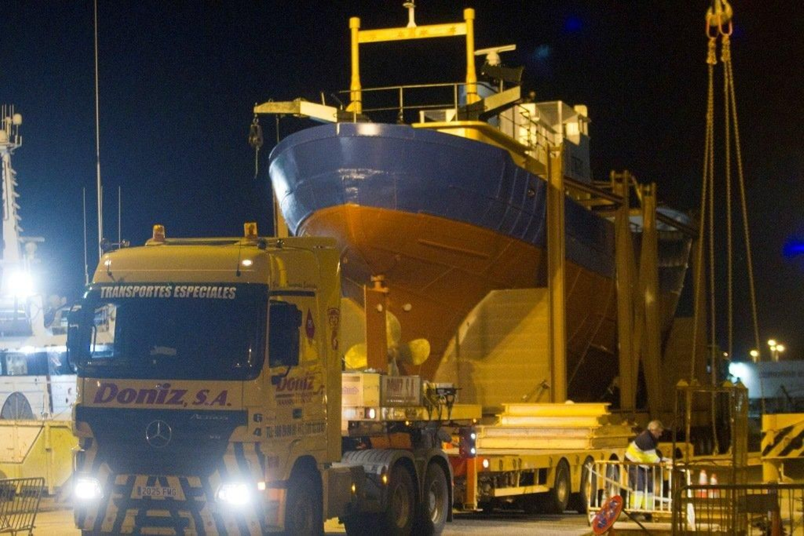 Traslado del barco Alfageme a Coia Foto Lanfoco 1