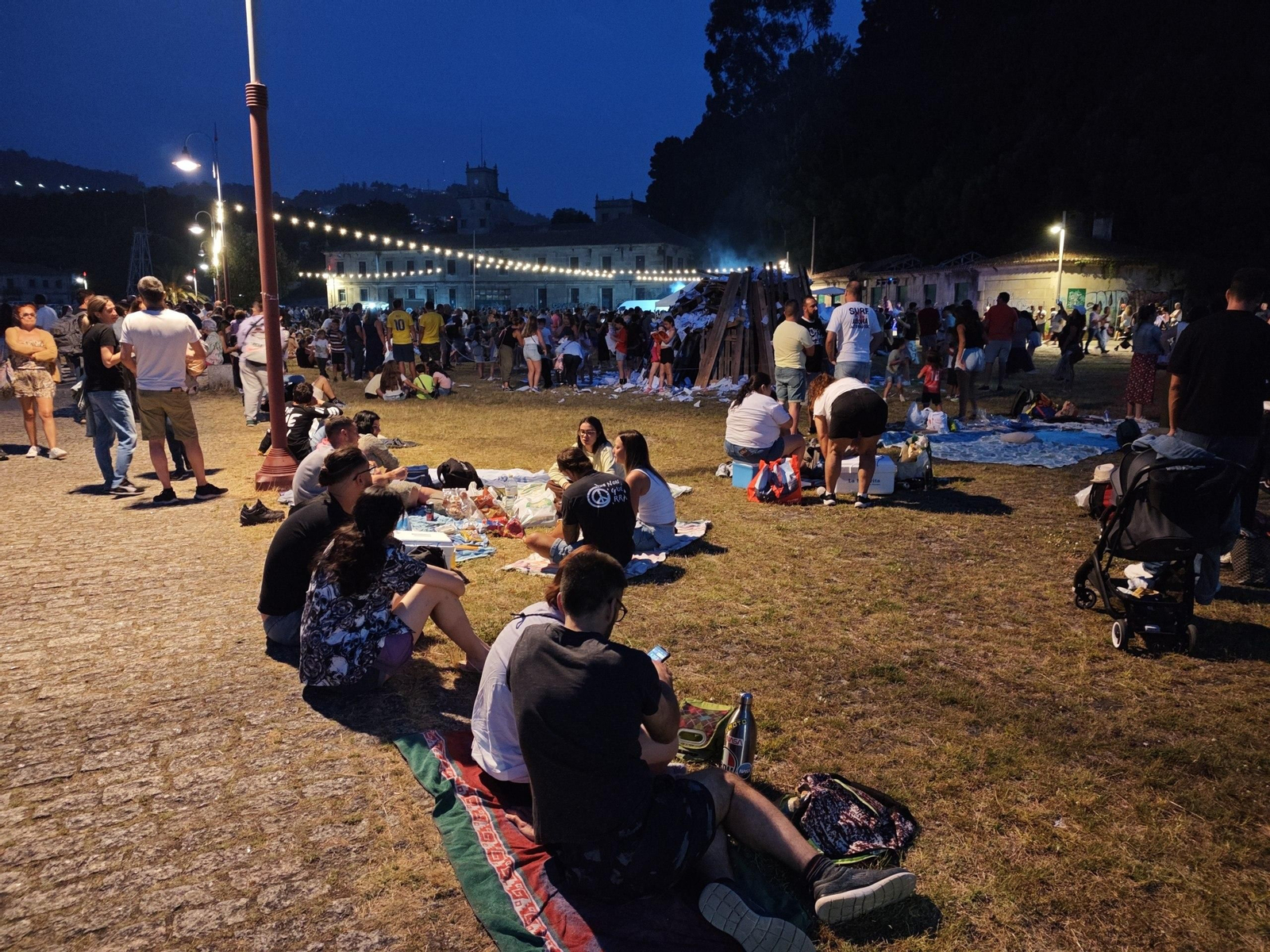 Galería | Las hogueras de San Xoán encienden Vigo y su área