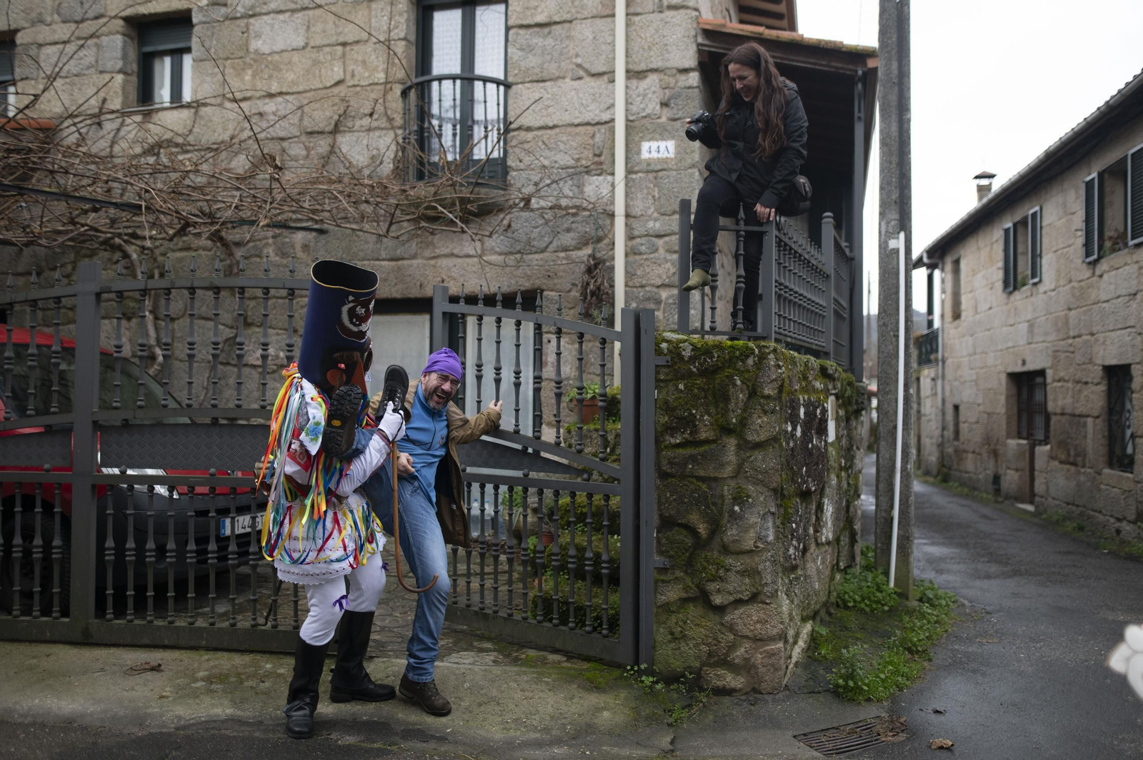 Galería | Felos y Madamas toman las aldeas de Esgos manteniendo viva la tradición