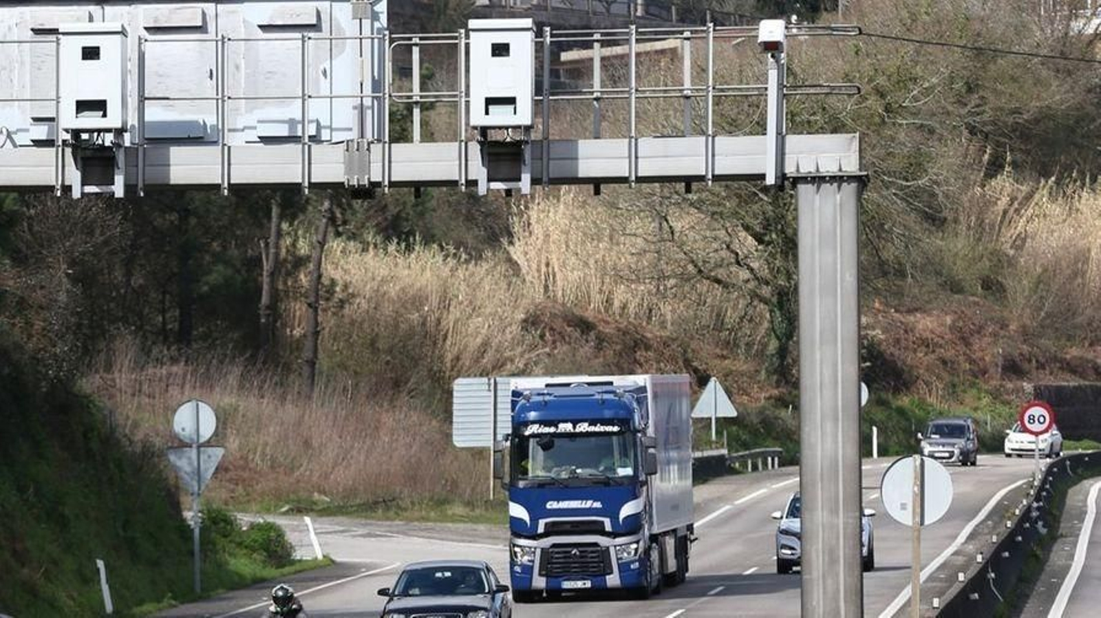 El radar del kilómetro nueve de la autovía Vigo-Porriño multa a 67 kilómetros por hora.