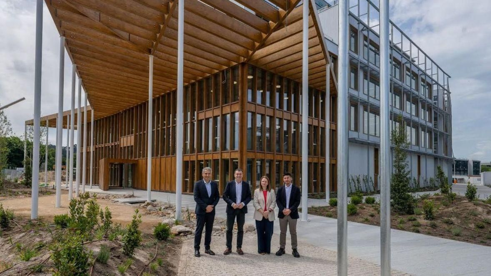 El conselleiro de Educación visitó ayer las nuevas instalaciones de Porto Molle, en Nigrán.