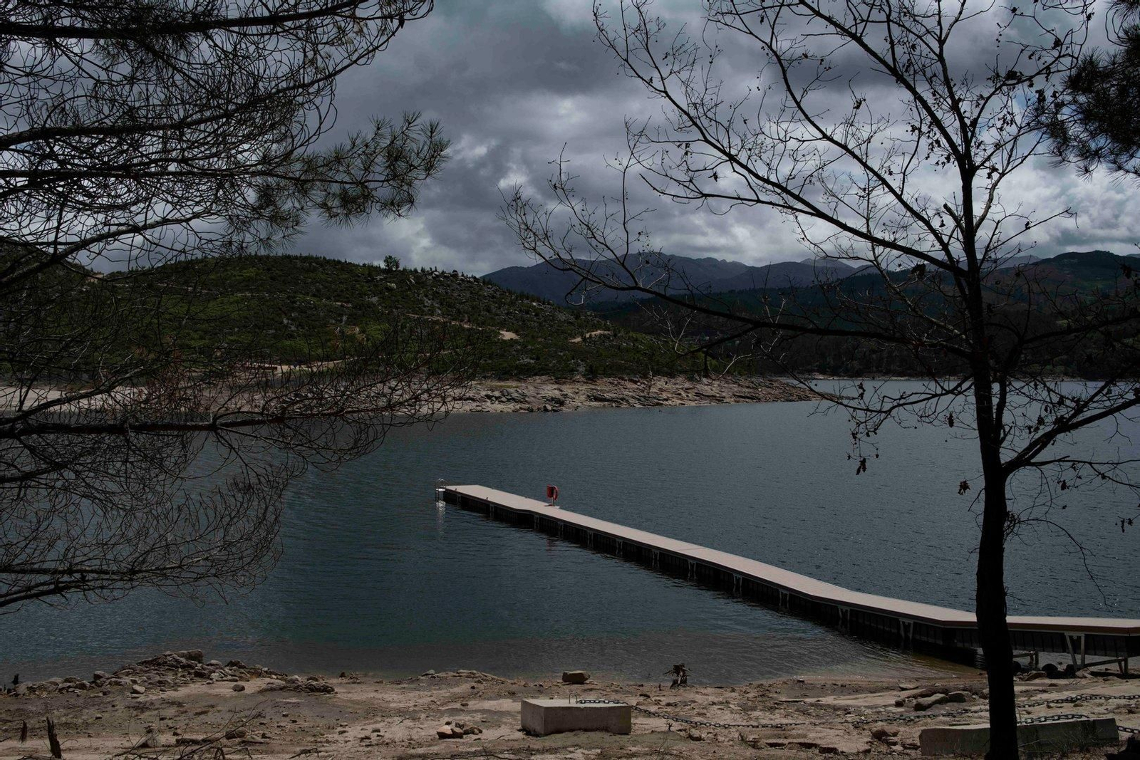 Más del pantalán y  área fluvial en Antemil