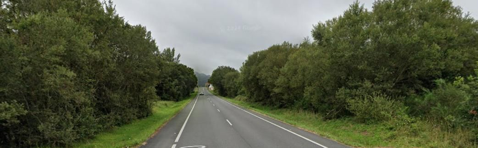 La AC-550 a su paso por Carnota.