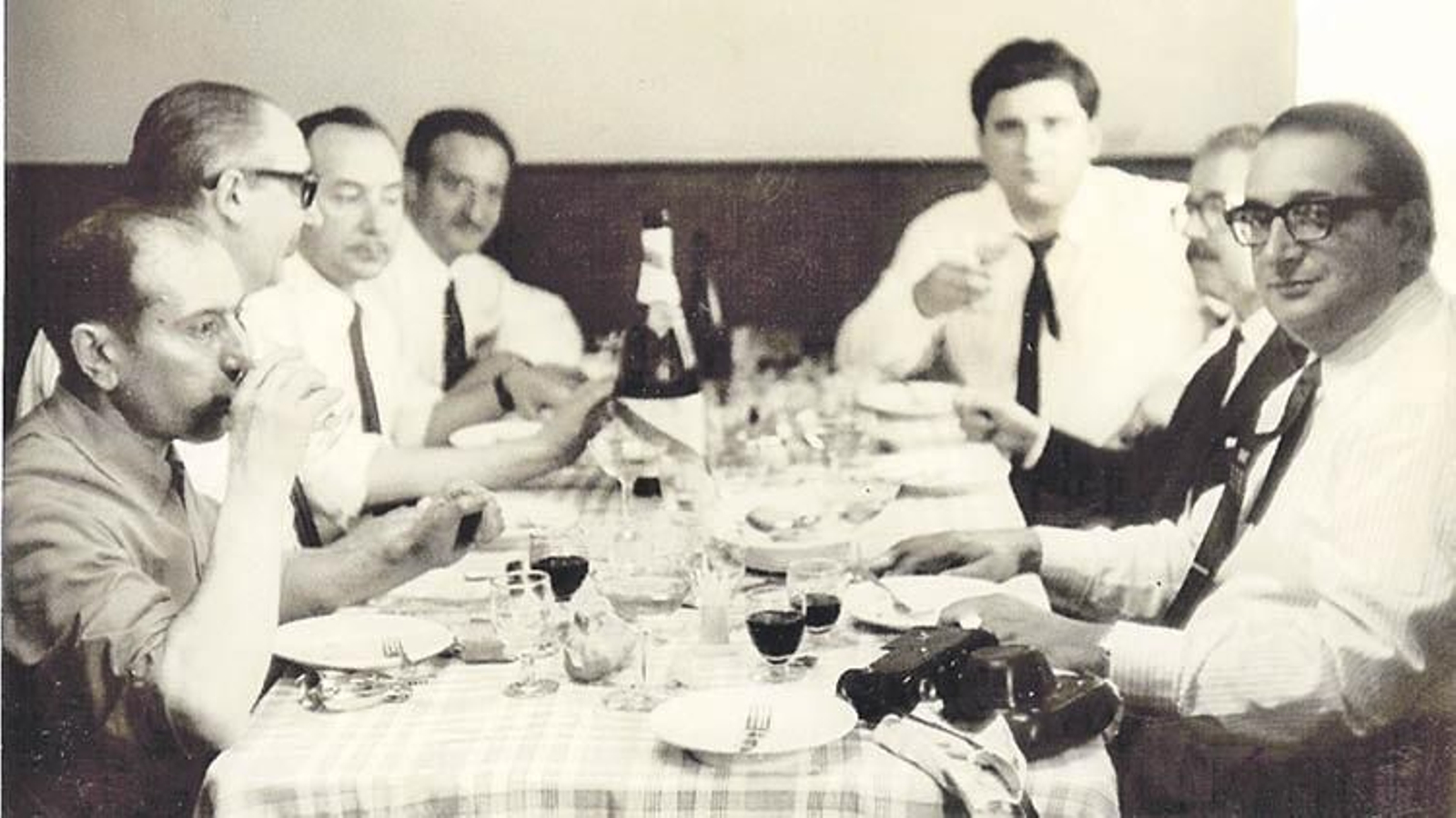 Cunqueiro y Landeira rinden culto a la buena mesa en la taberna de Eligio.