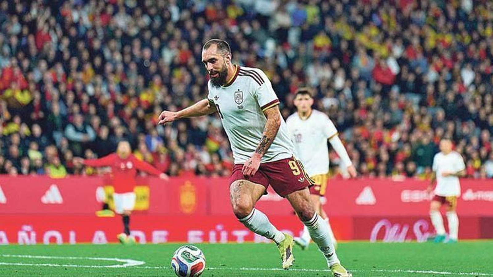 El céltico Borja Iglesias, en un partido reciente con la selección española, con la que irá al Mundial.