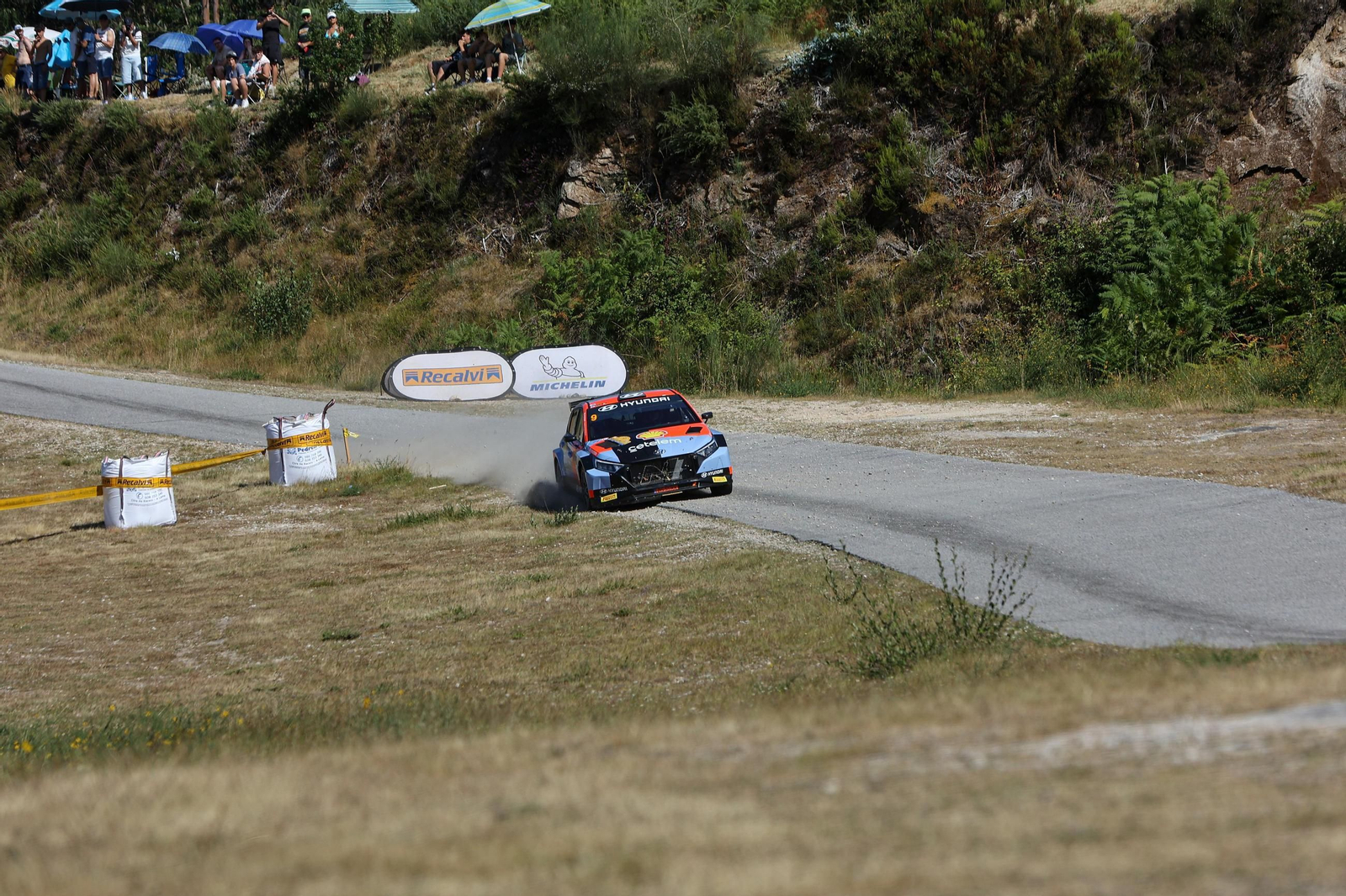 Galería | Los coches se apoderan de Vigo en el primer día del Rally Rías Baixas