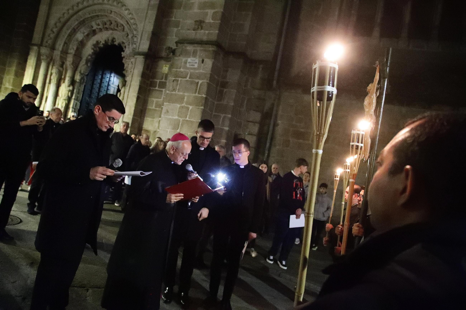 Galería | El via crucis del Cristo de los Desamparados, en fotos
