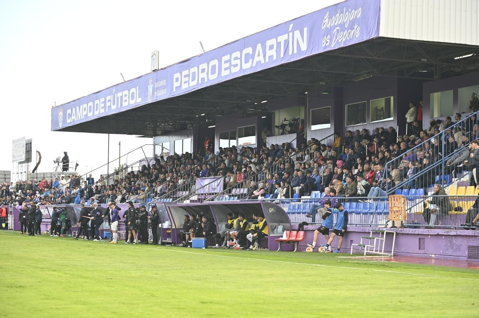El Pedro Escartín registró una buena entrada para el duelo entre CD Guadalajara y CD Arenteiro.