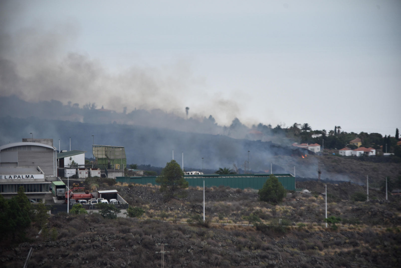 Los evacuados en La Palma ascienden a 5.500 y la lava llegará al mar este lunes. // EFE