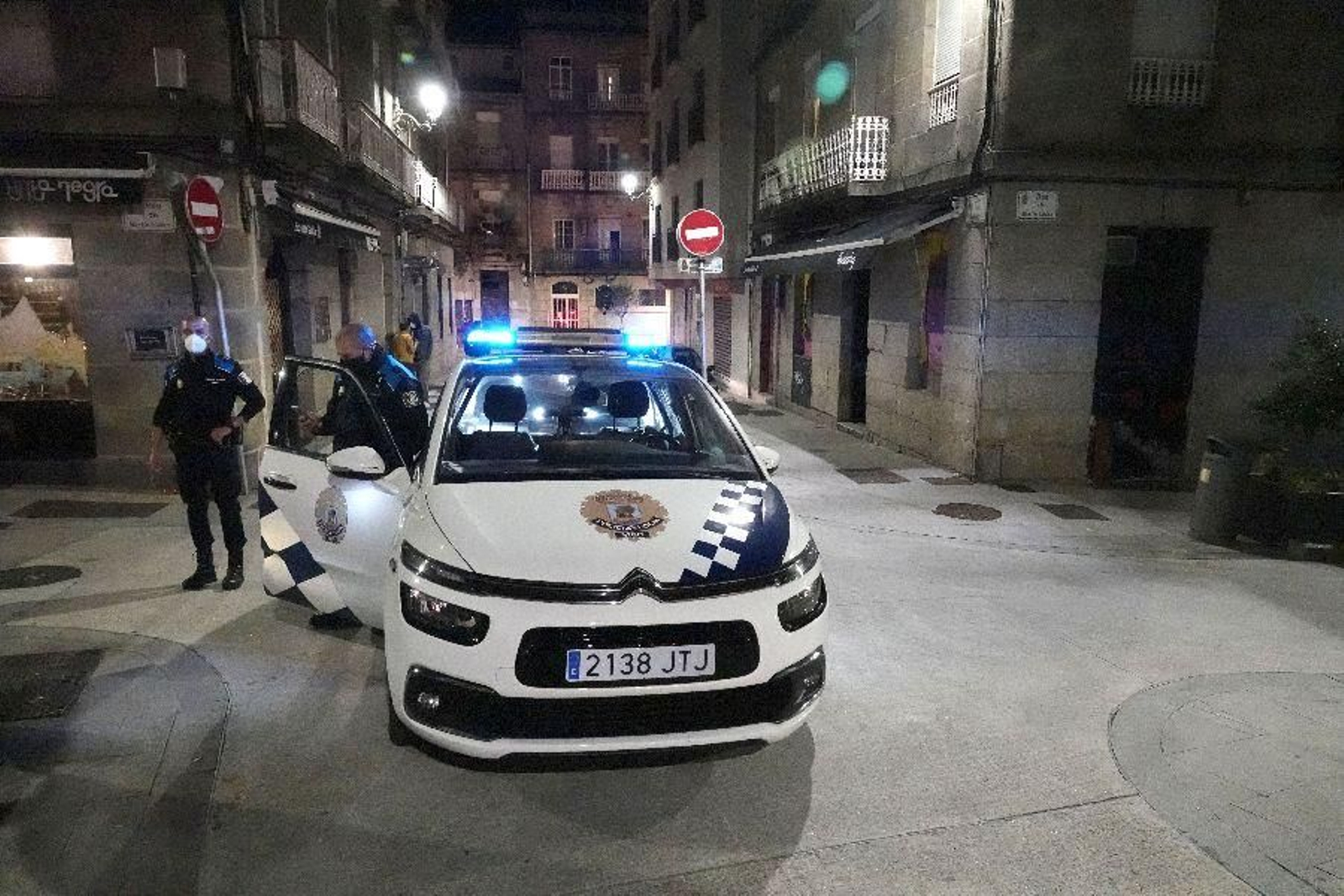 Primera noche sin estado de alarma en Vigo _ Vicente 18