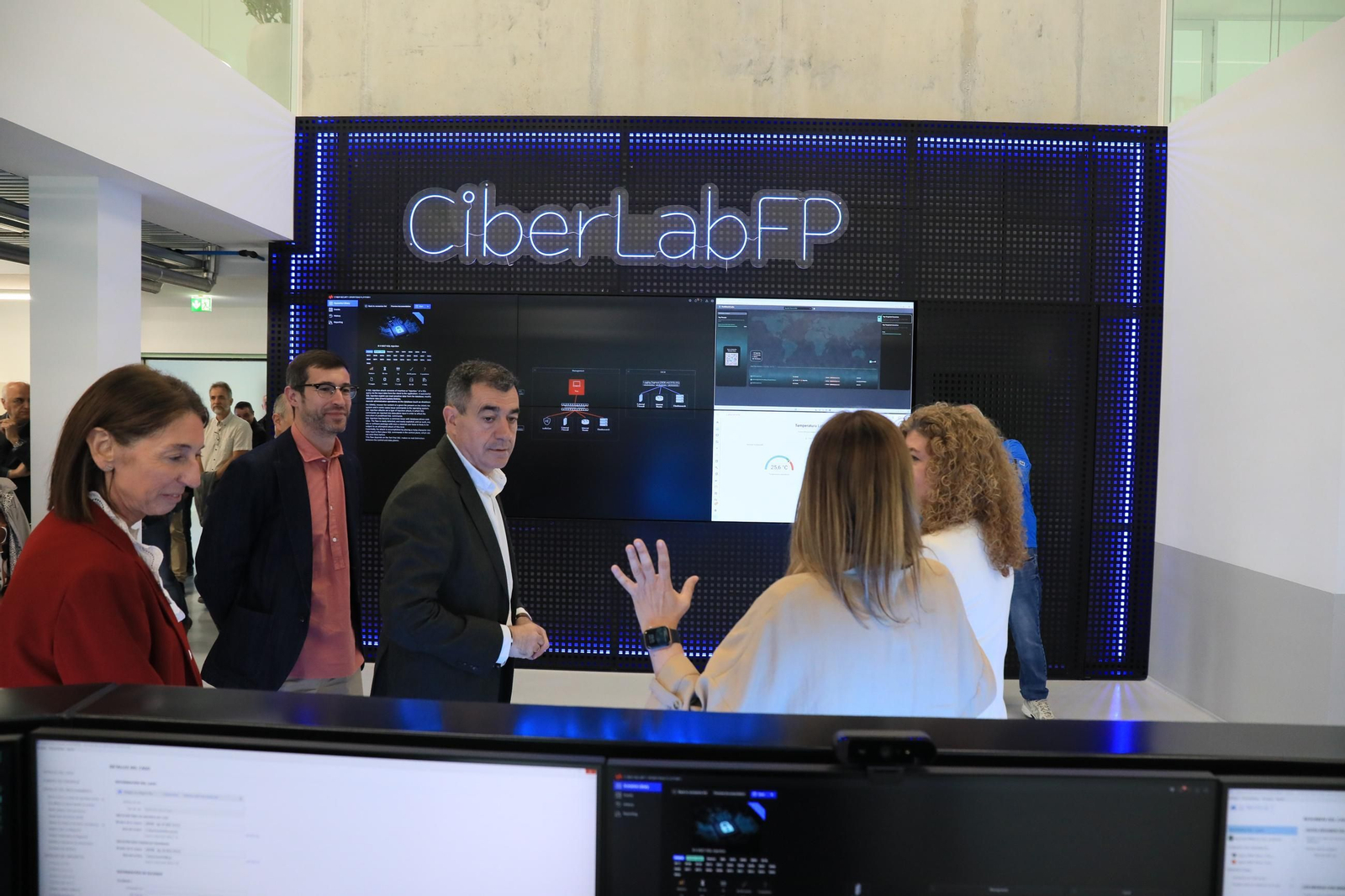 Román Rodríguez, conselleiro de Educación, en el CiberLabFP.