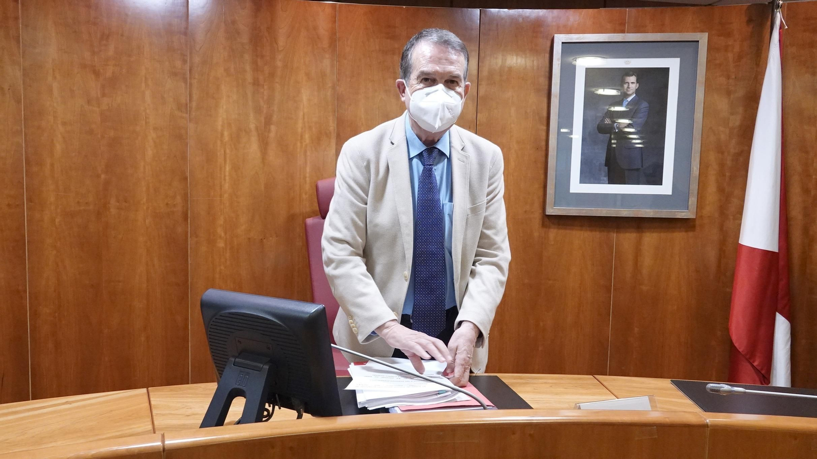 Abel Caballero dejó la presidencia del Pleno para hacer la valoración de la sentencia ante los medios.
