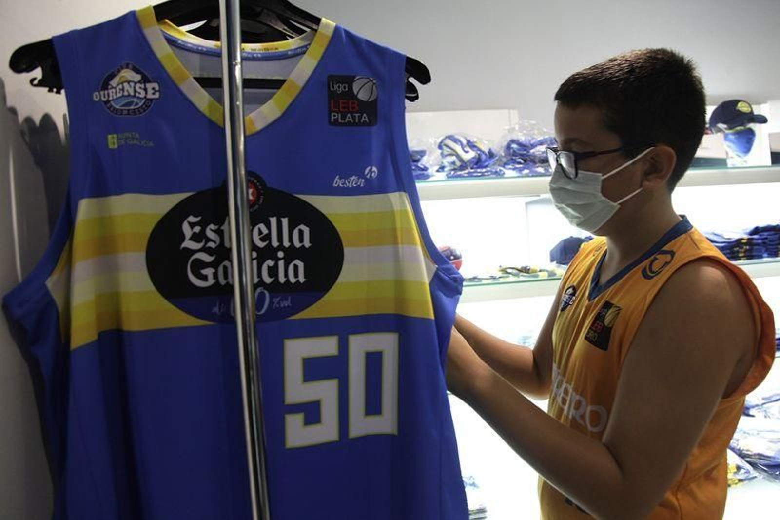 Presentación de la tienda del COB (MIGUEL ÁNGEL)