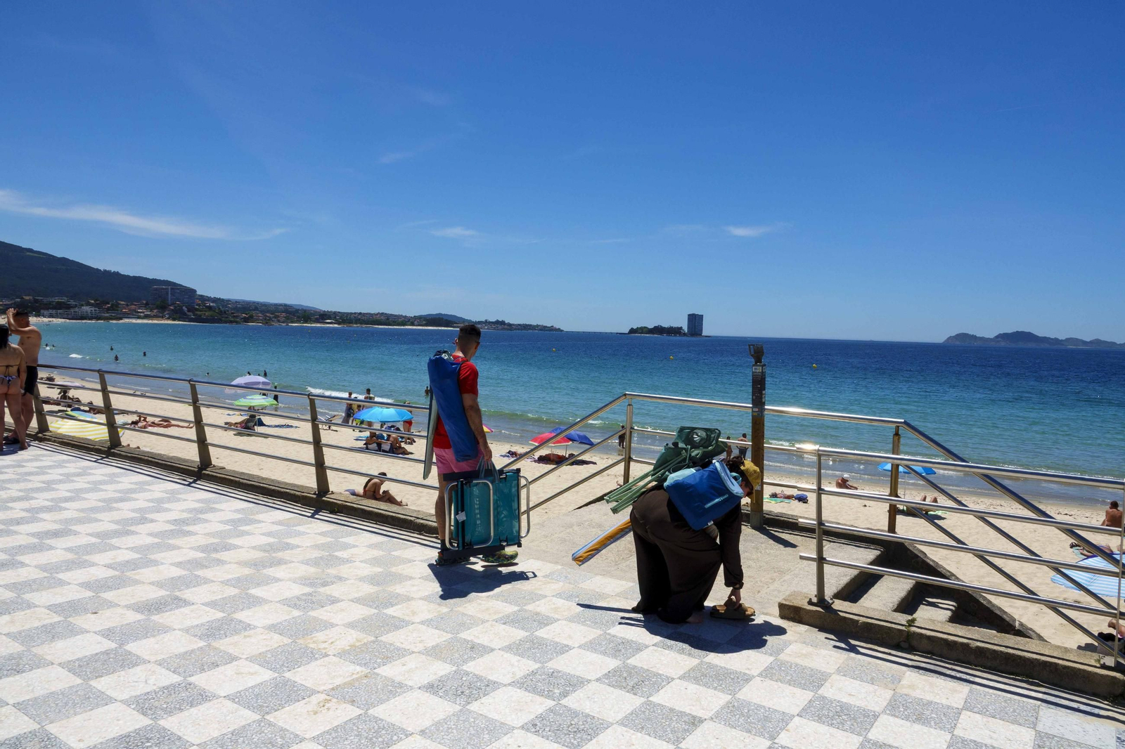 Galería | El calor se apodera de Vigo y llena las playas