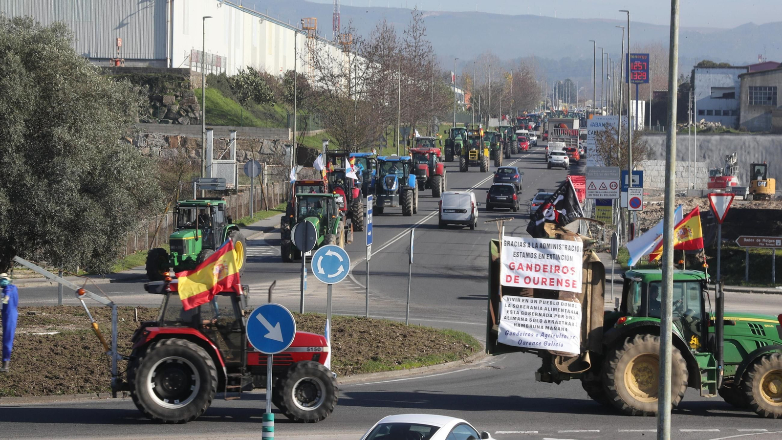 La tractorada avanza desde San Cibrao hasta Ourense