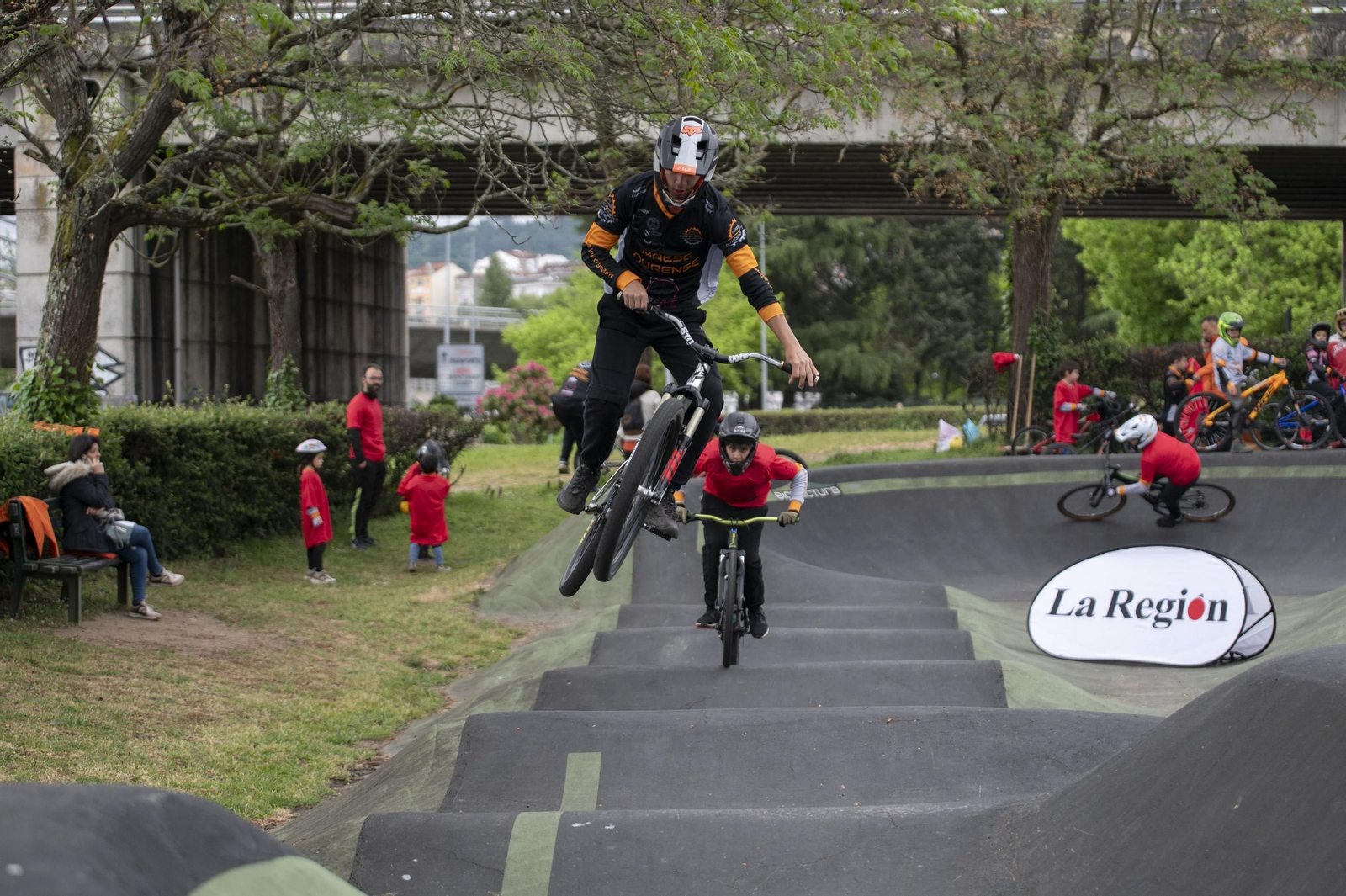 Galería | +Deporte La Región impulsa el pumptrack en Ourense de la mano de Maese Riders