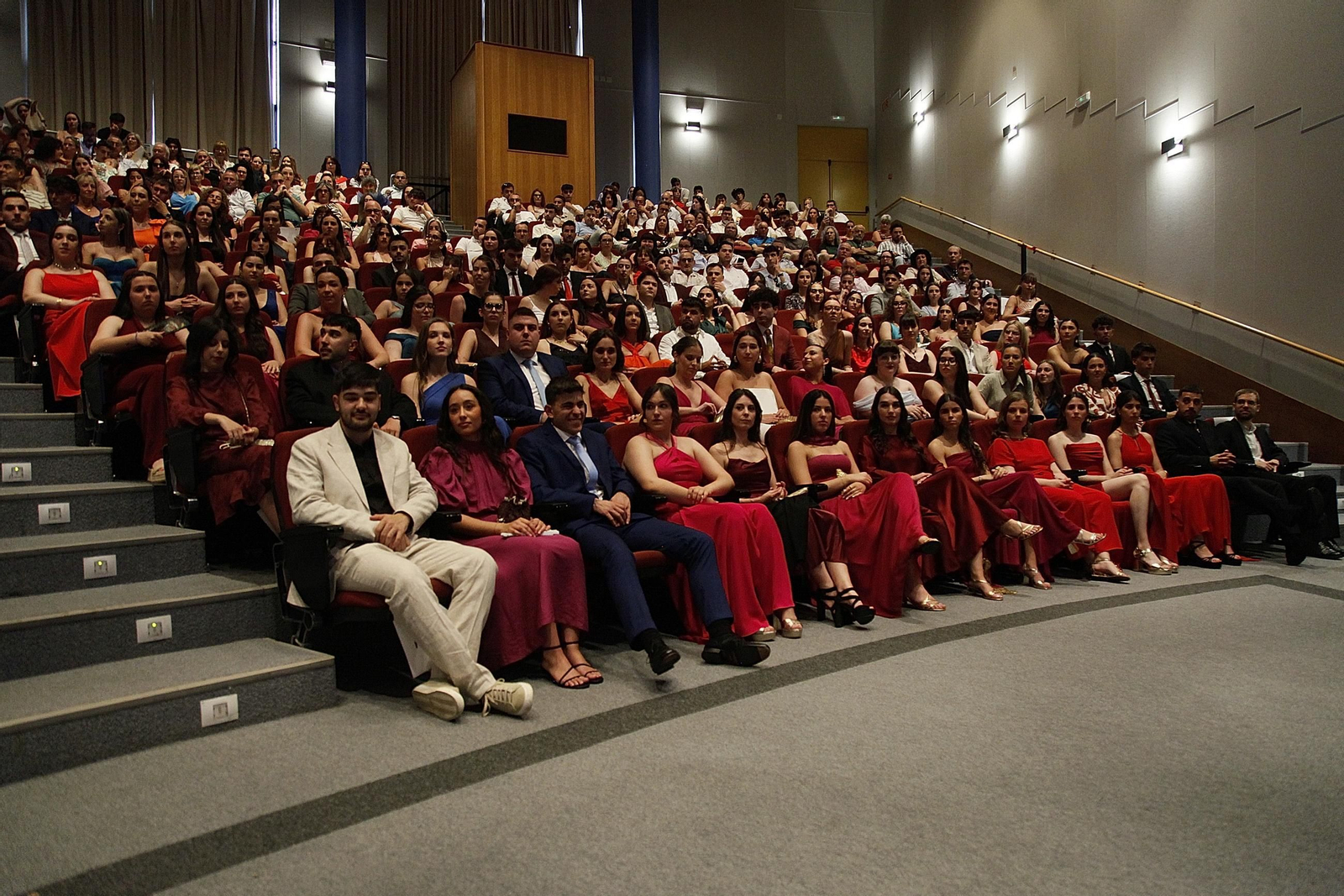 Los alumnos de Educación Primaria e Infantil durante el acto